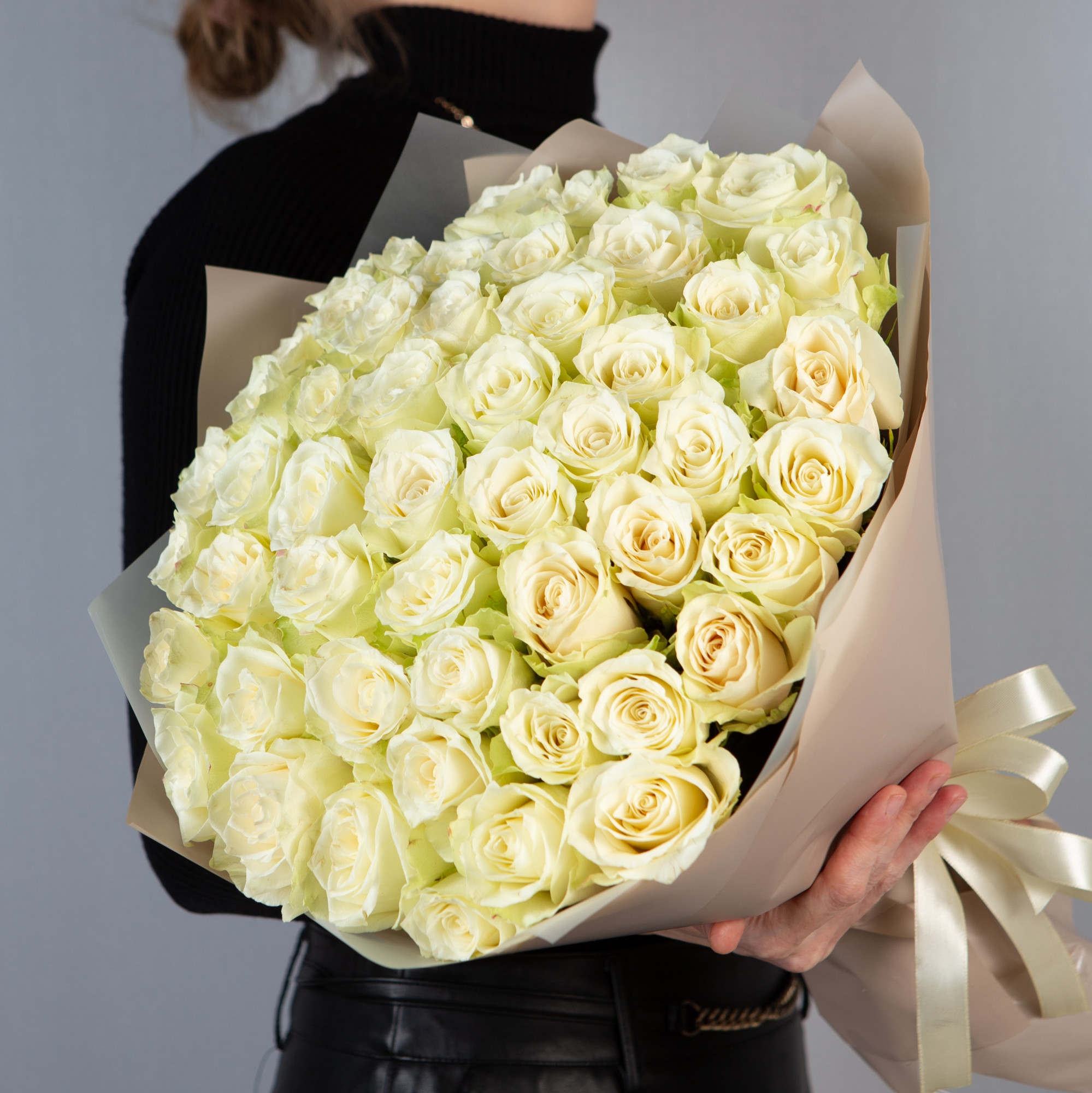 Букет 51 белая роза Кения 40 см в  упаковке