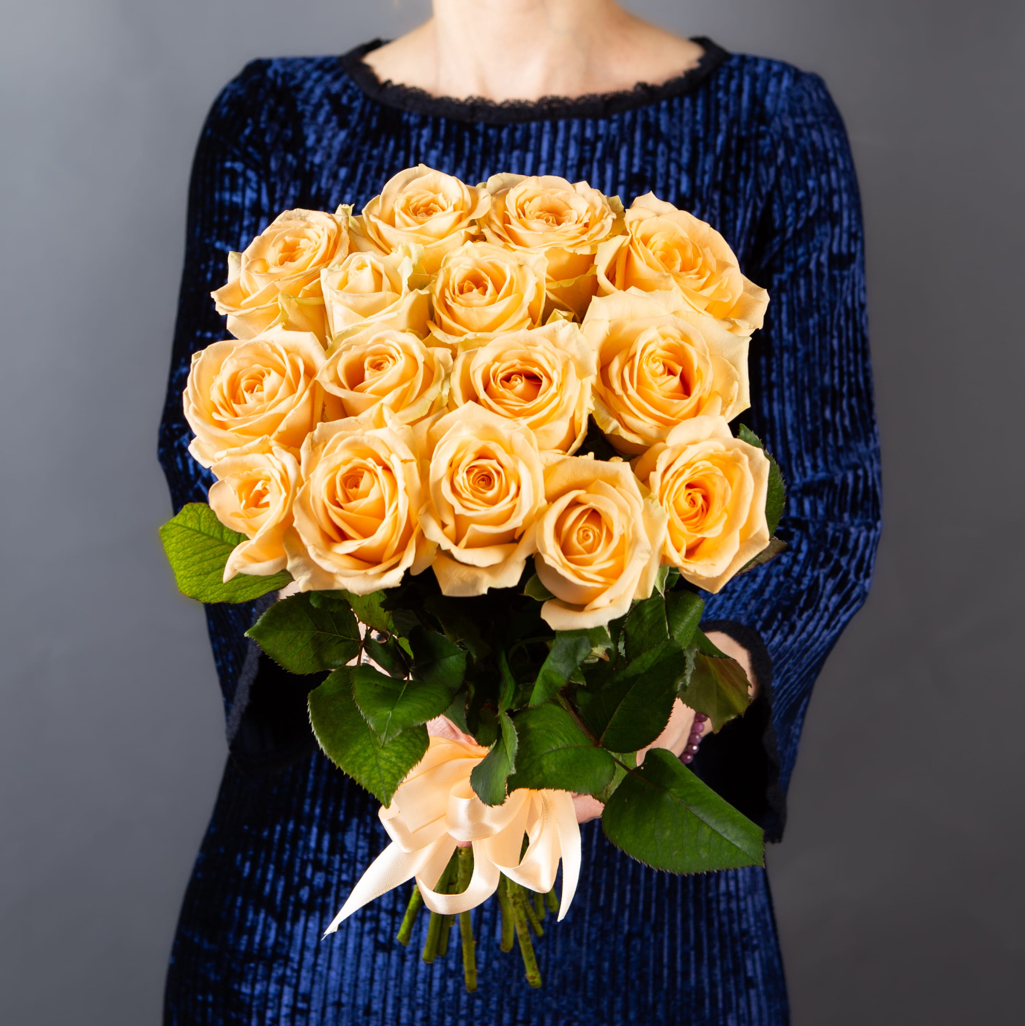 Букет 15 кремовых роз 40 см