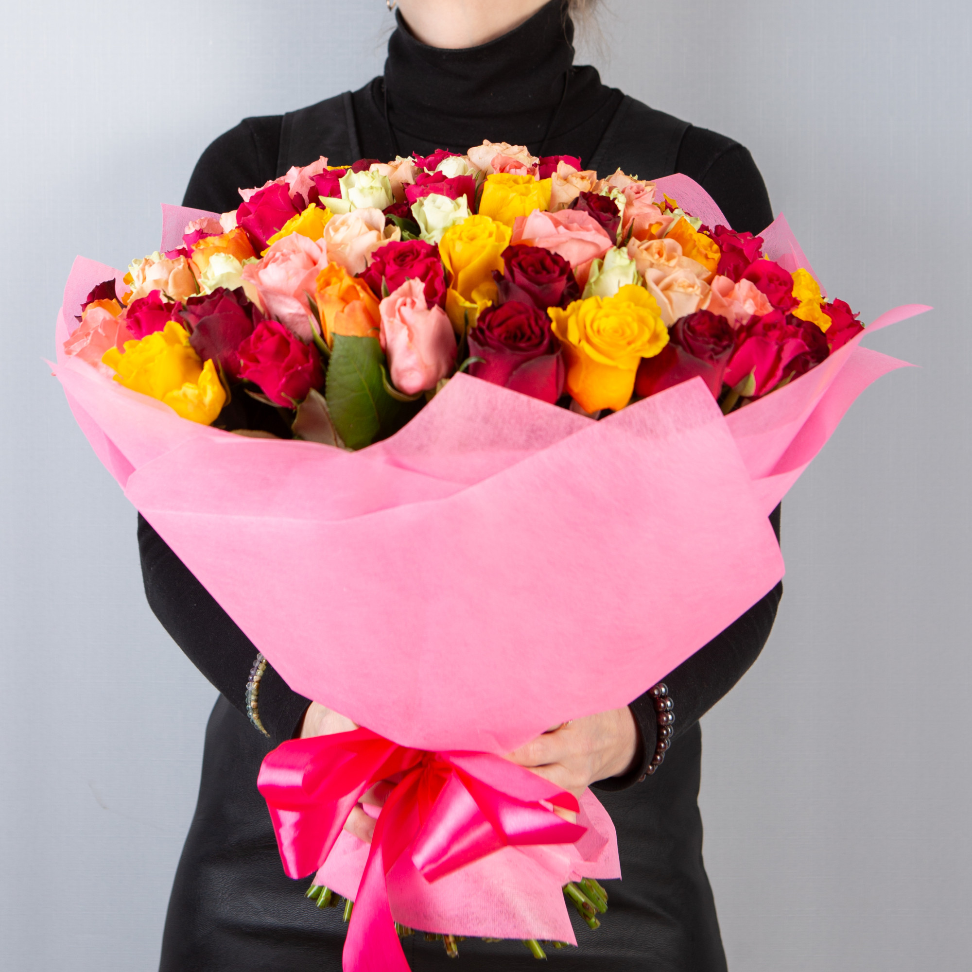 Букет 101 роза Кения микс 40 см  в упаковке