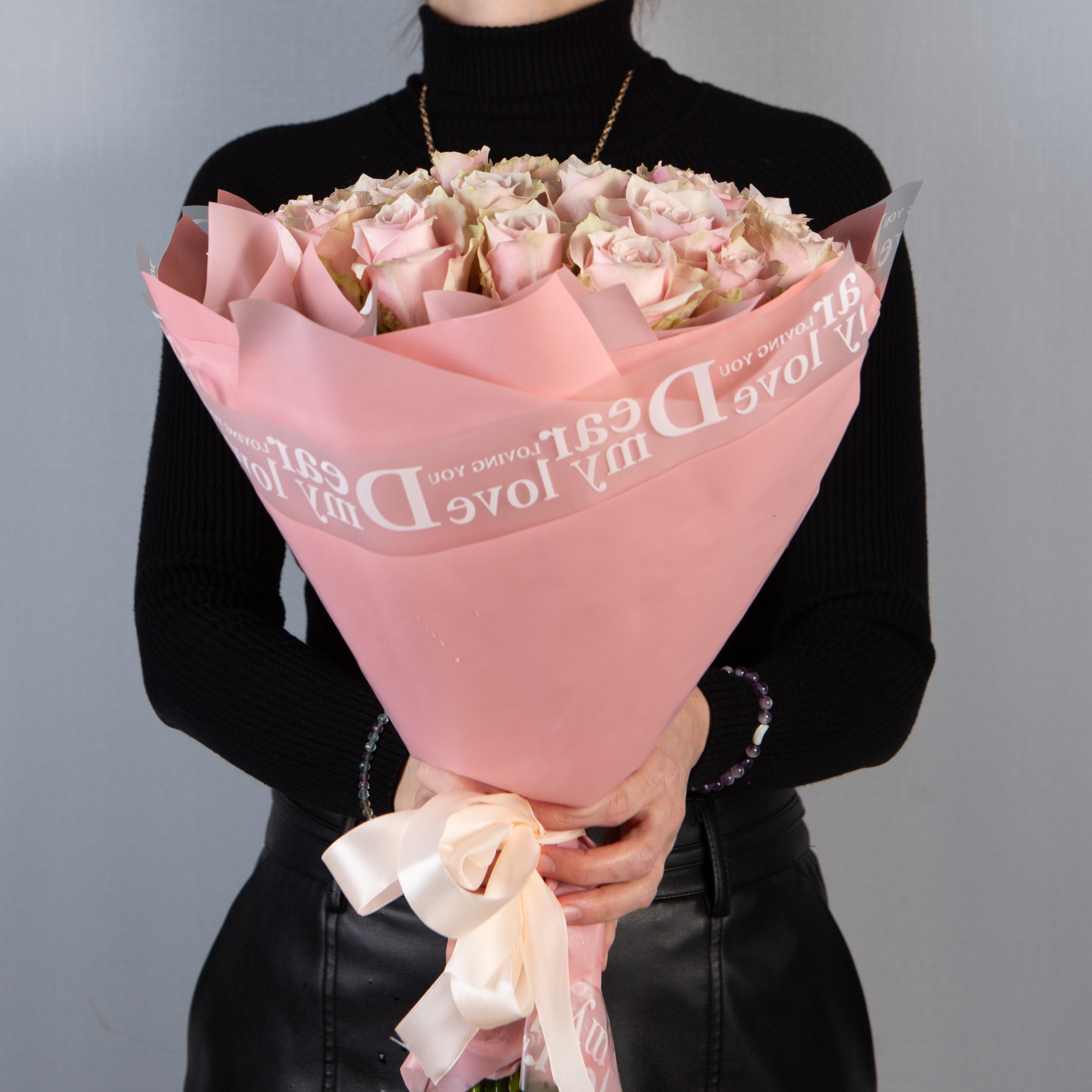 Букет 35 нюдовых роз Кения  40 см в  упаковке