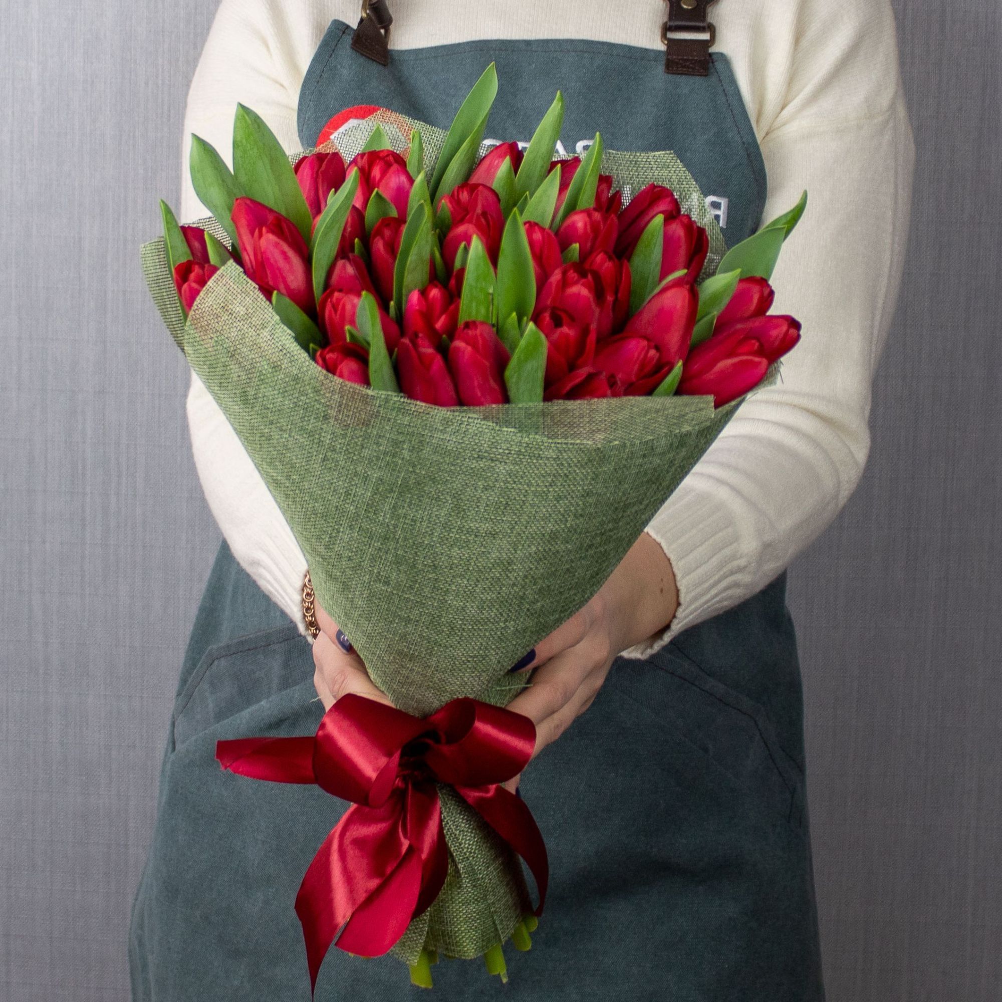 Букет 35 красных тюльпанов-8