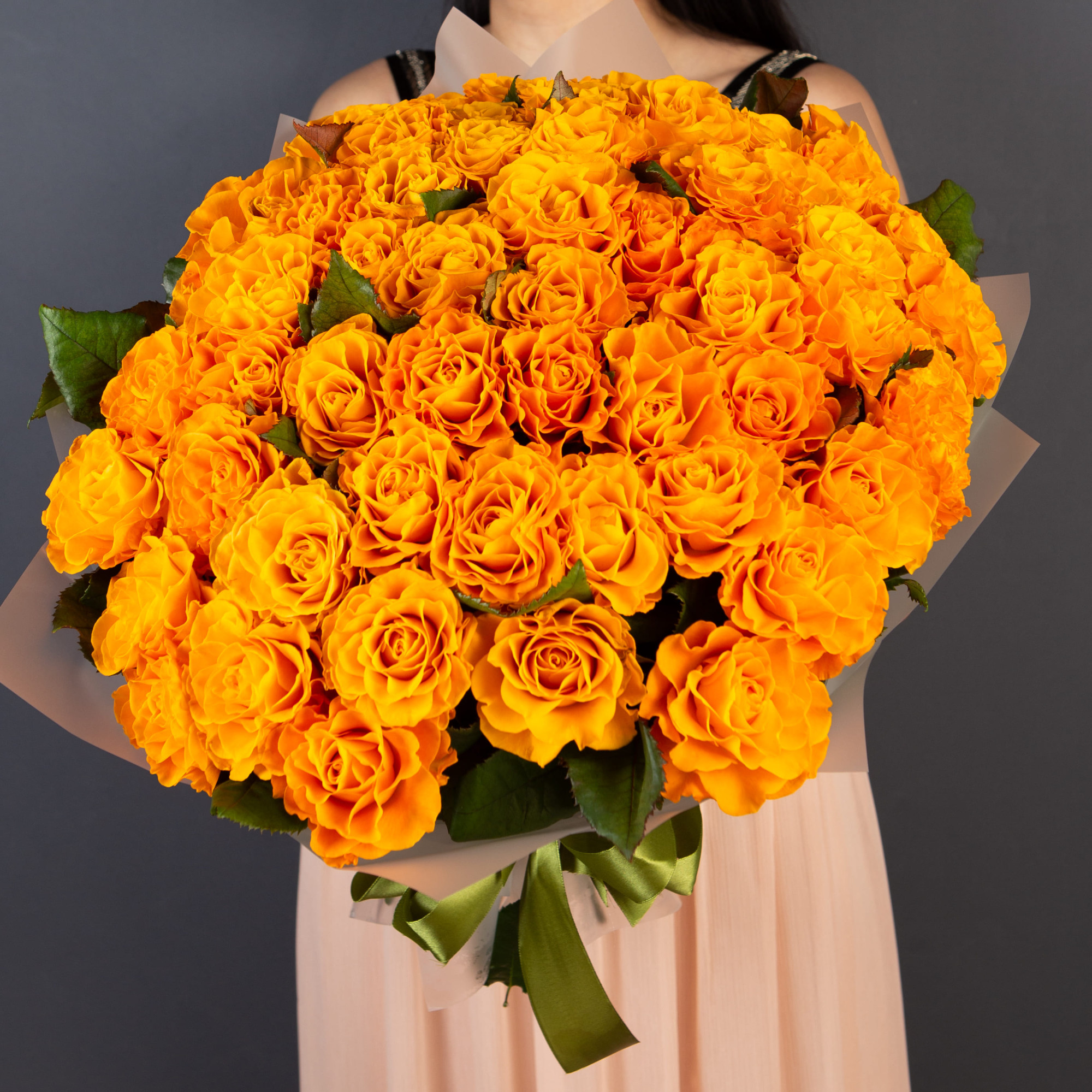 55 оранжевых роз 50 см.