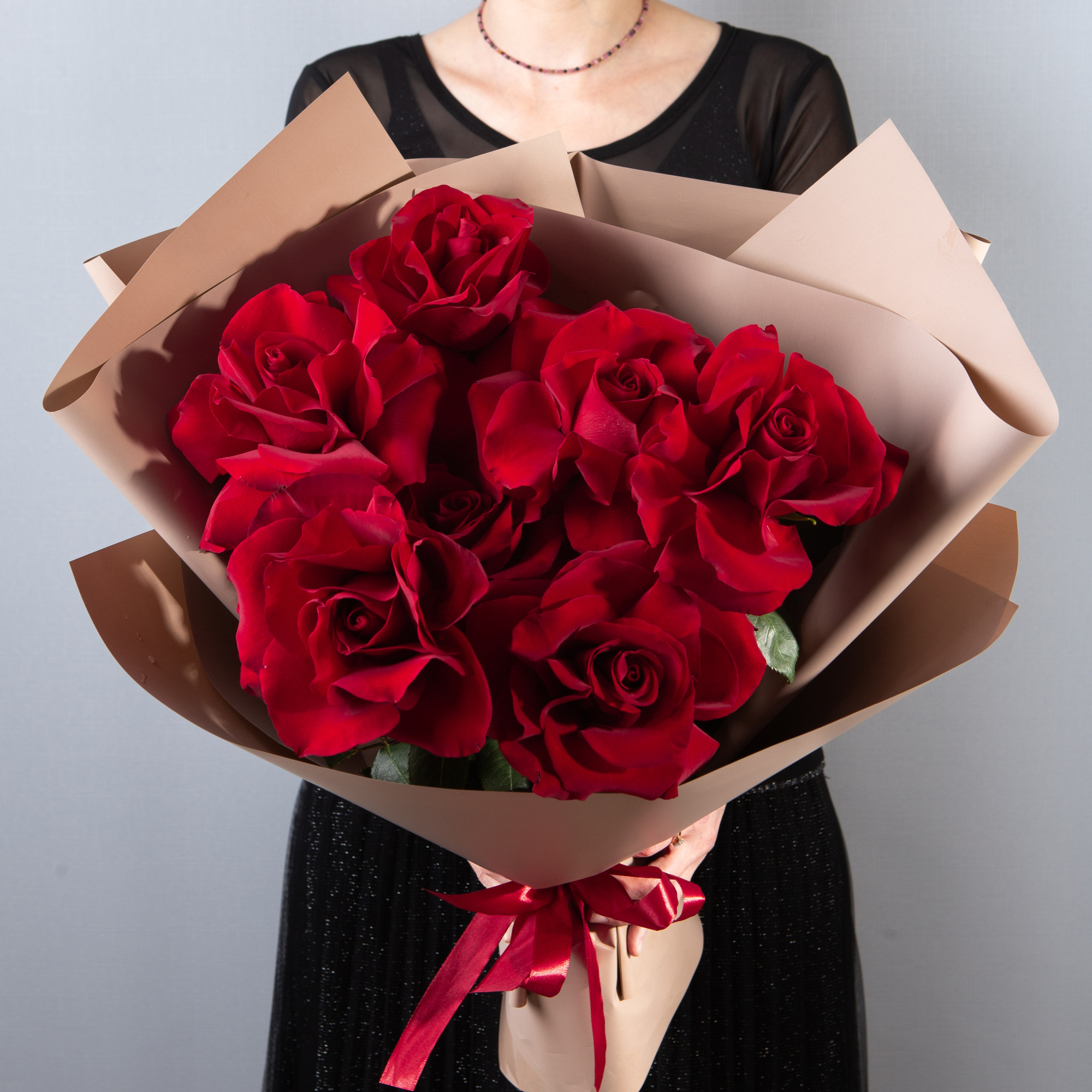 Букет 7 красных французских роз Пантера