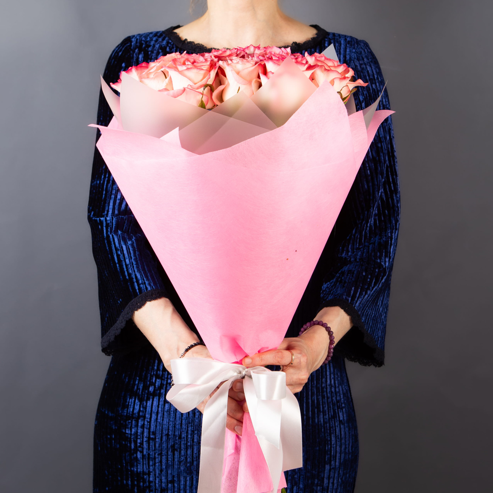 Букет 15 розовых роз с каймой  50см.