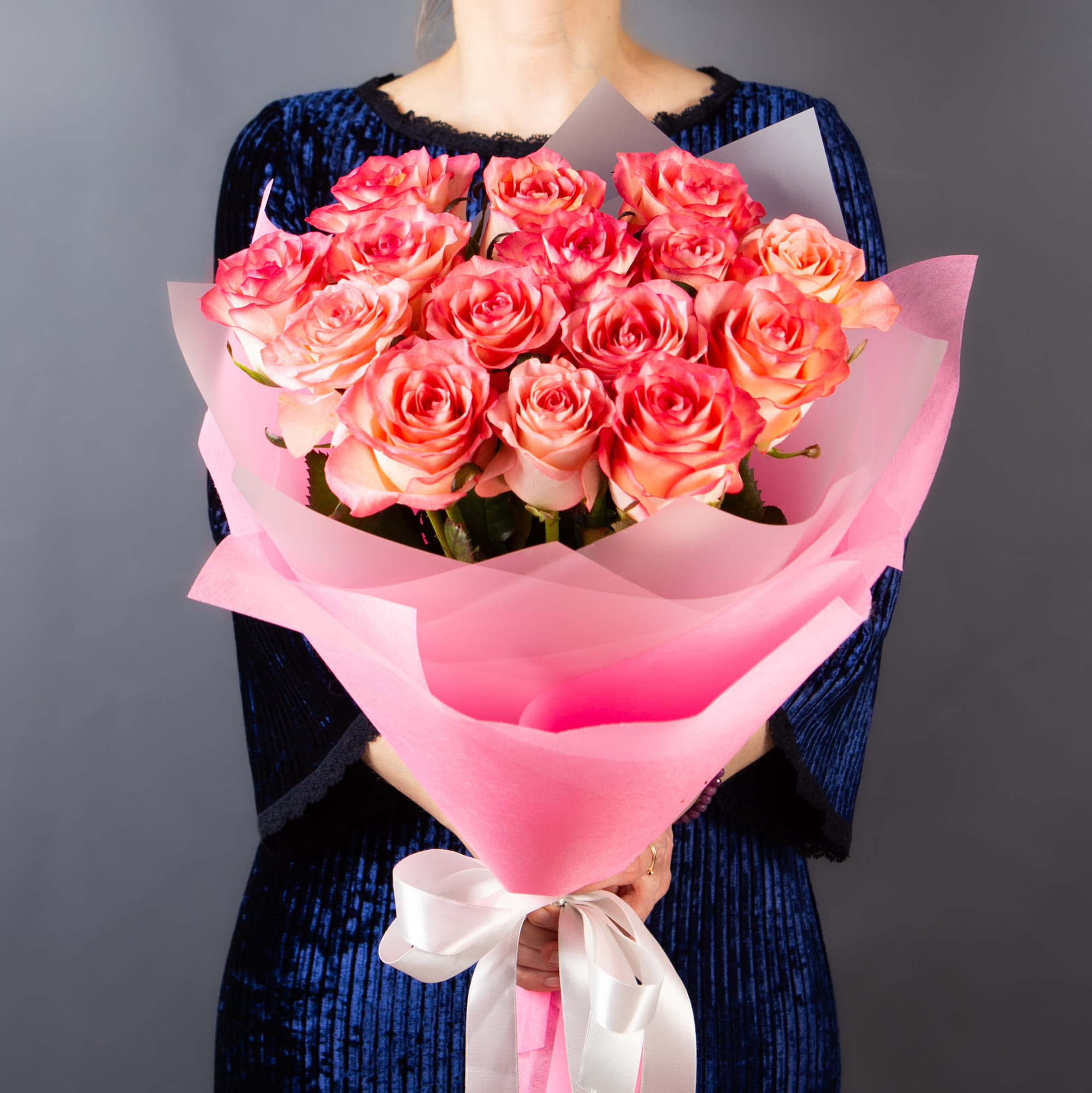 Букет 15 розовых роз с каймой  50см.
