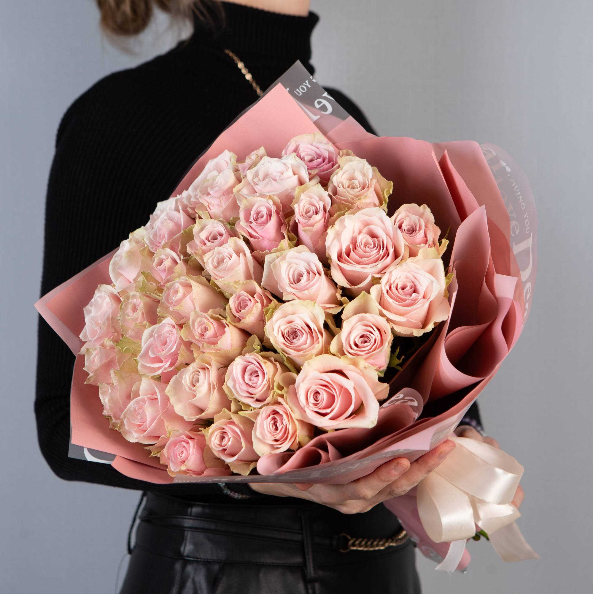 Букет 35 нюдовых роз Кения  40 см в  упаковке