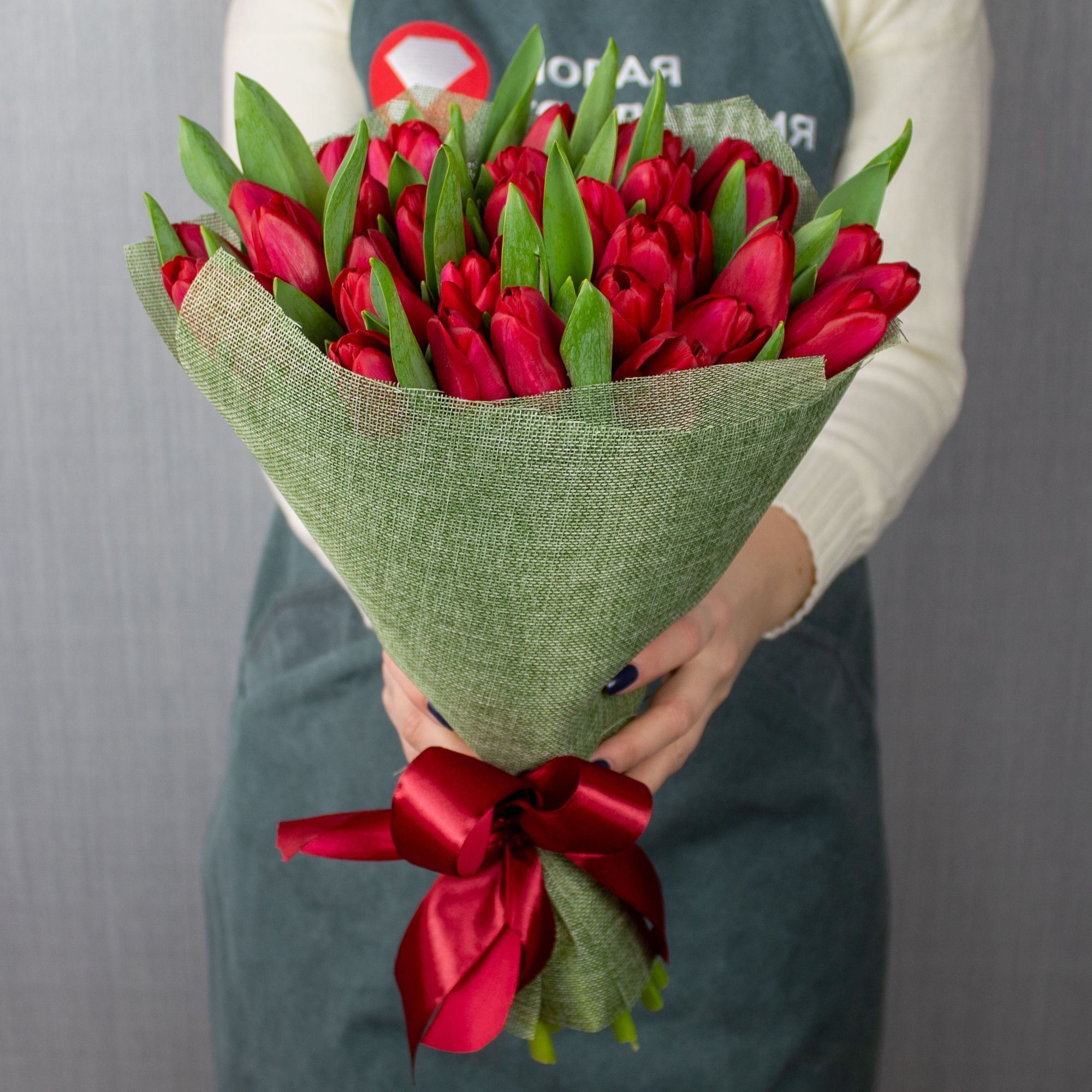 Букет 35 красных тюльпанов-8