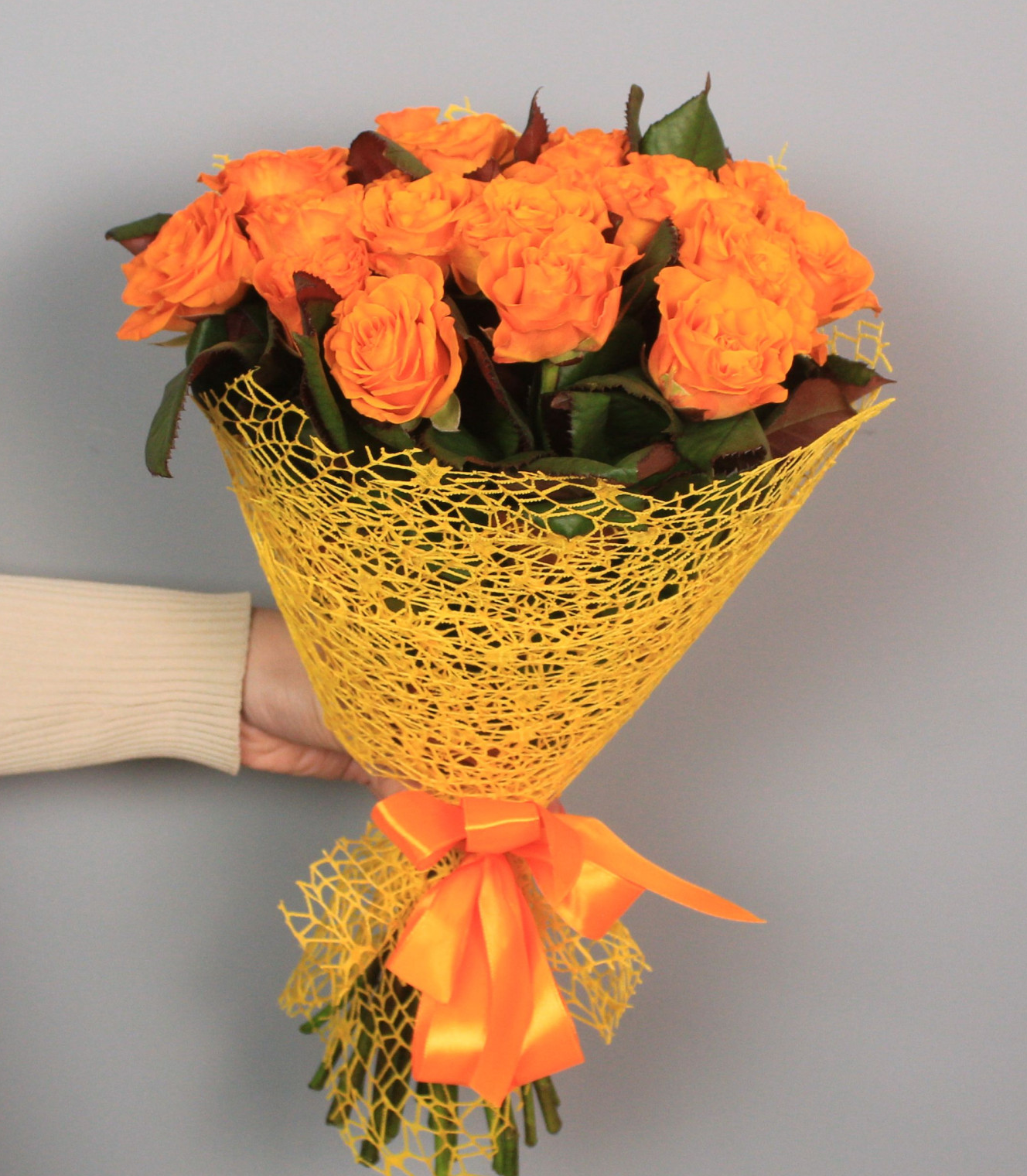 Букет 21 оранжевая роза 50см