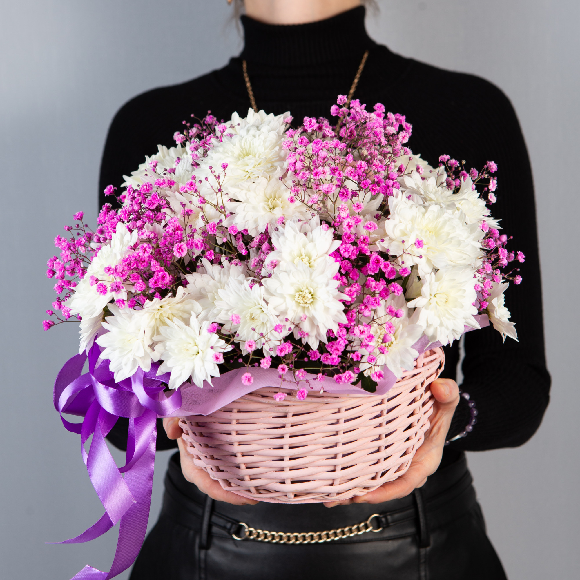 Ромашковые хризантемы в корзине - 3