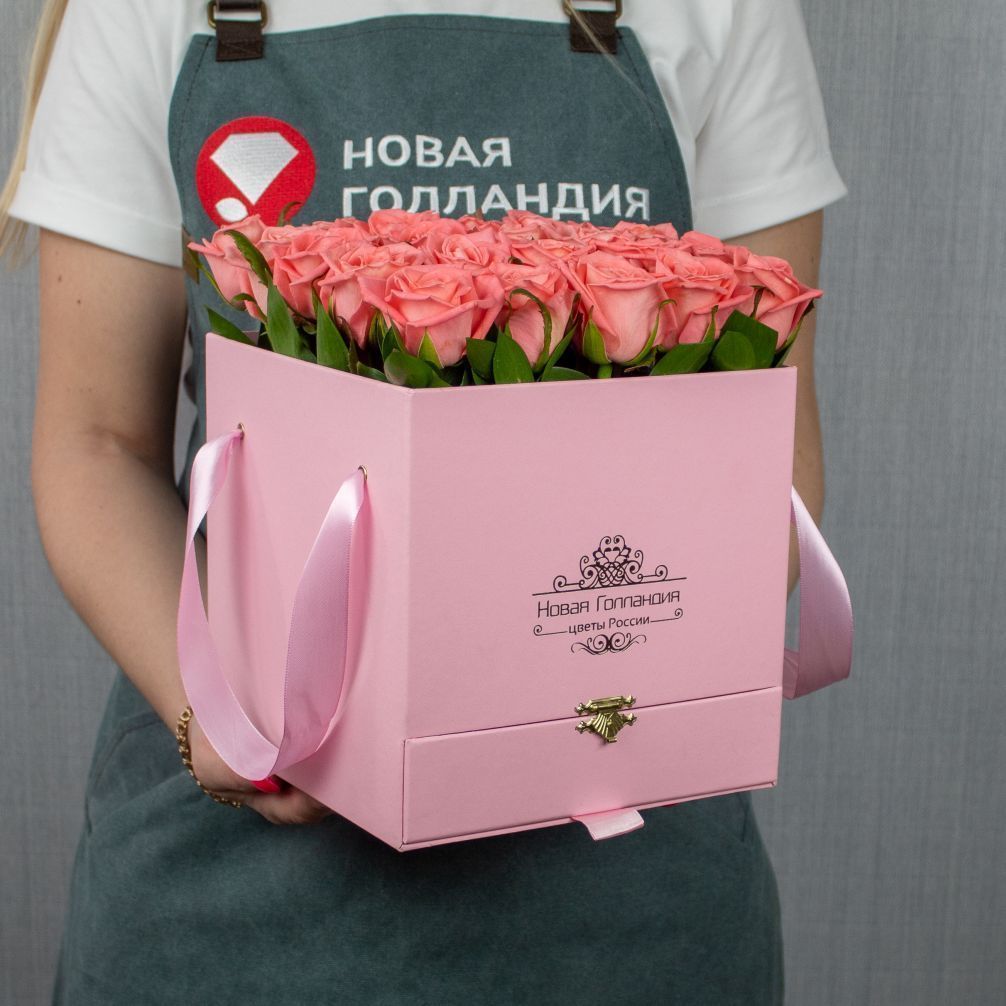 Розовая коробка шкатулка 25 коралловых роз Raffaello в подарок