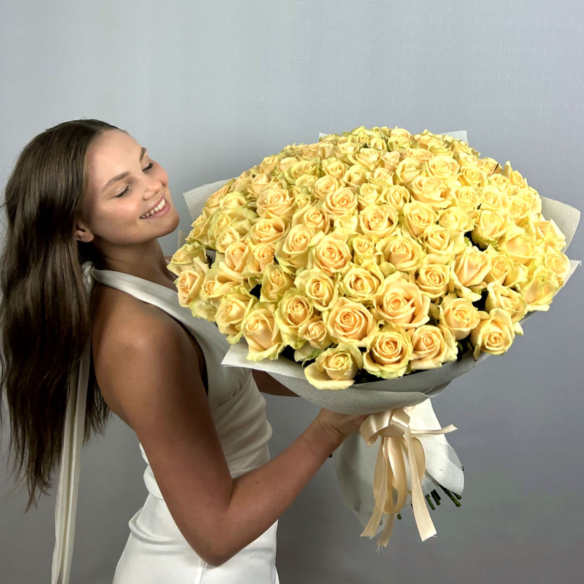 Букет 101 кремовая  роза 70 см