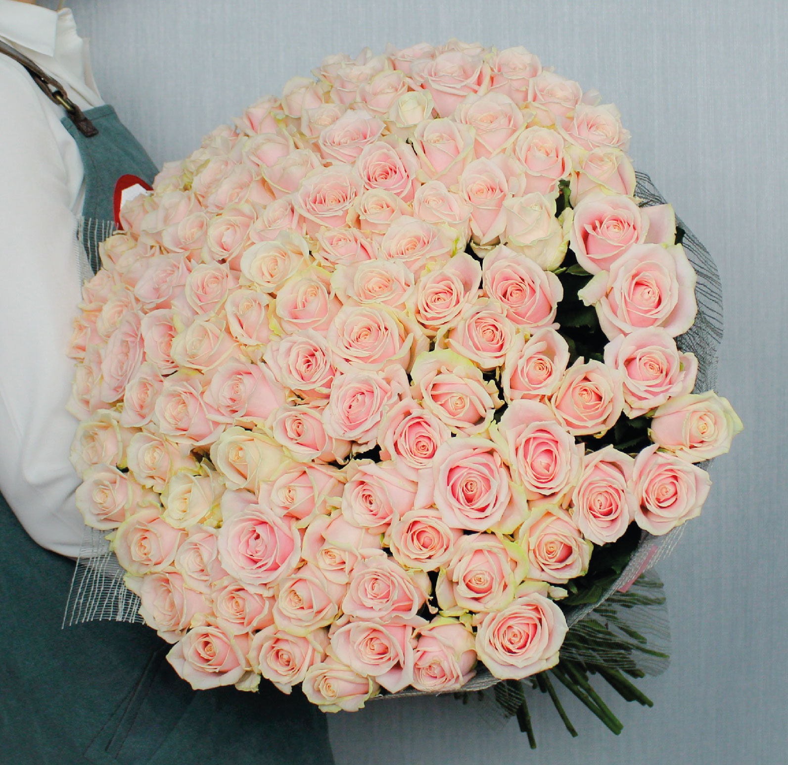 Букет 101 нюдовая роза 40см