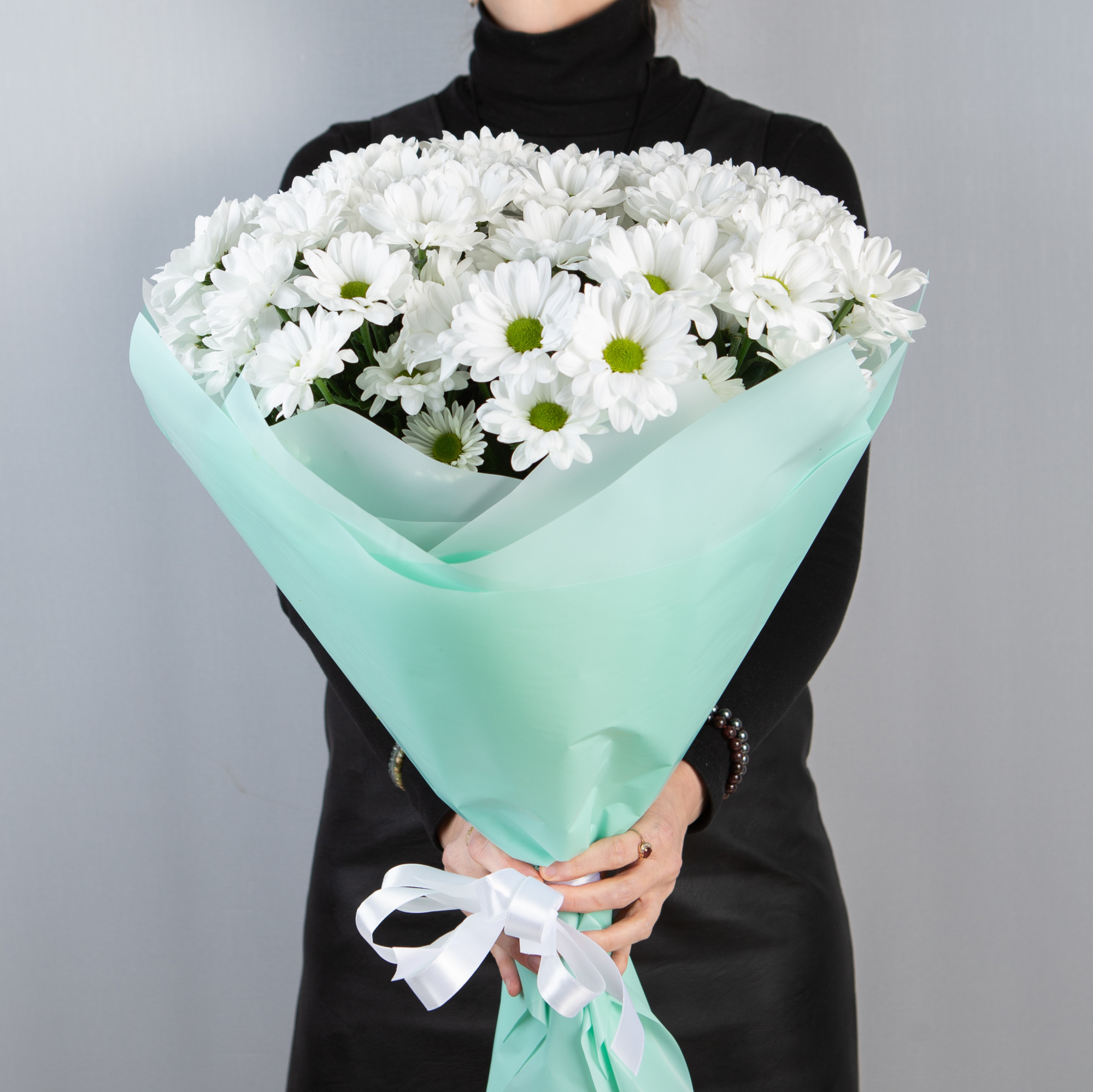 Букет 9 белых ромашковых хризантем