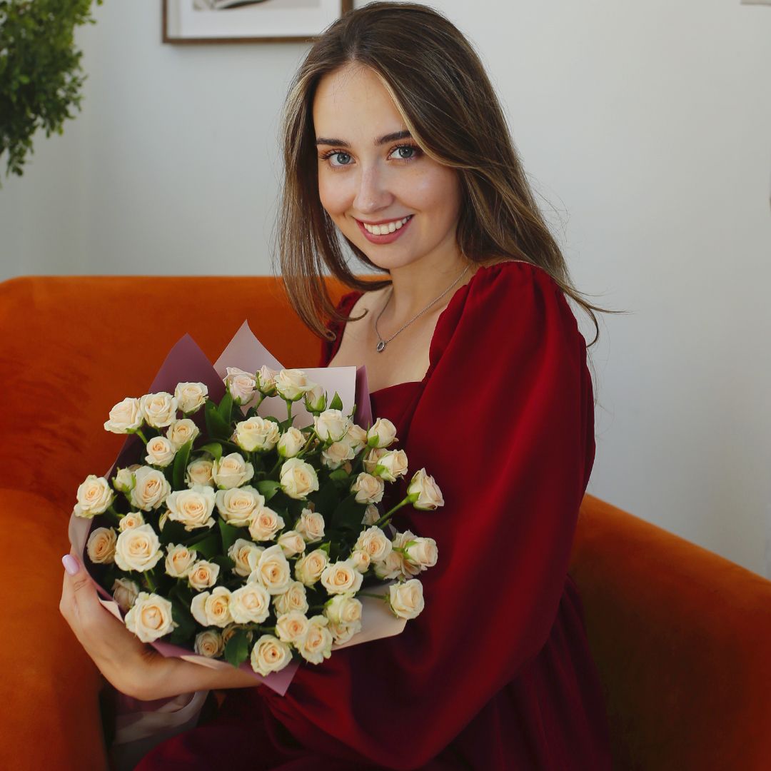 Букет 21 кремовая кустовая роза