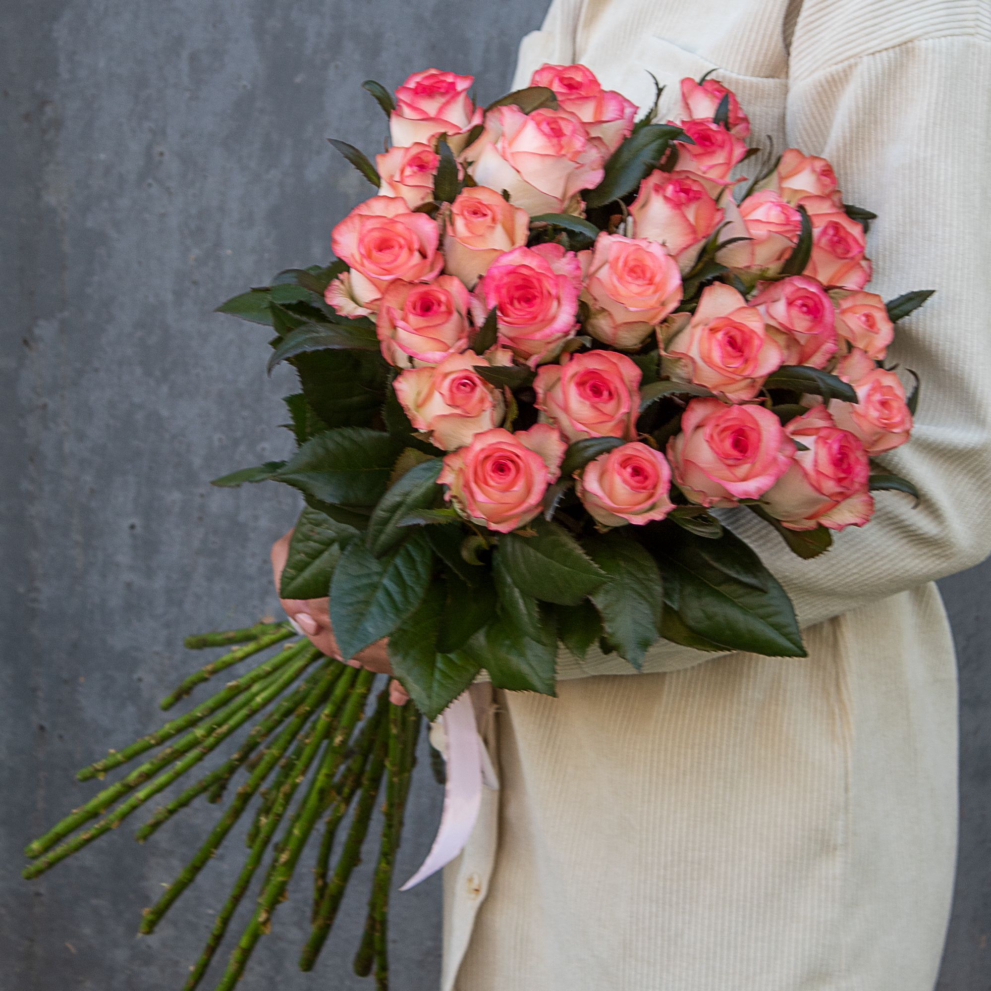 25 розовых роз 70 см