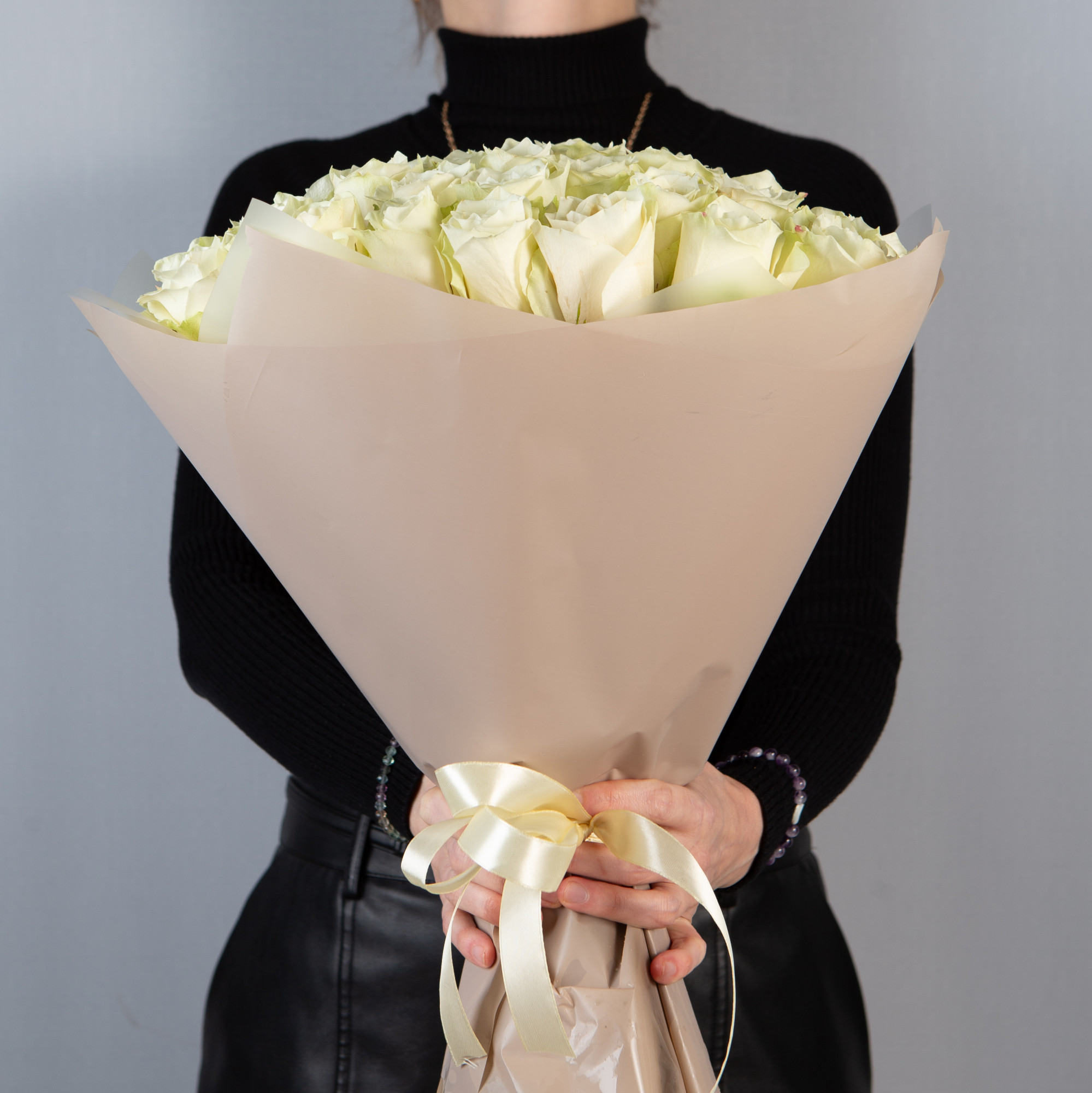 Букет 51 белая роза Кения 40 см в  упаковке