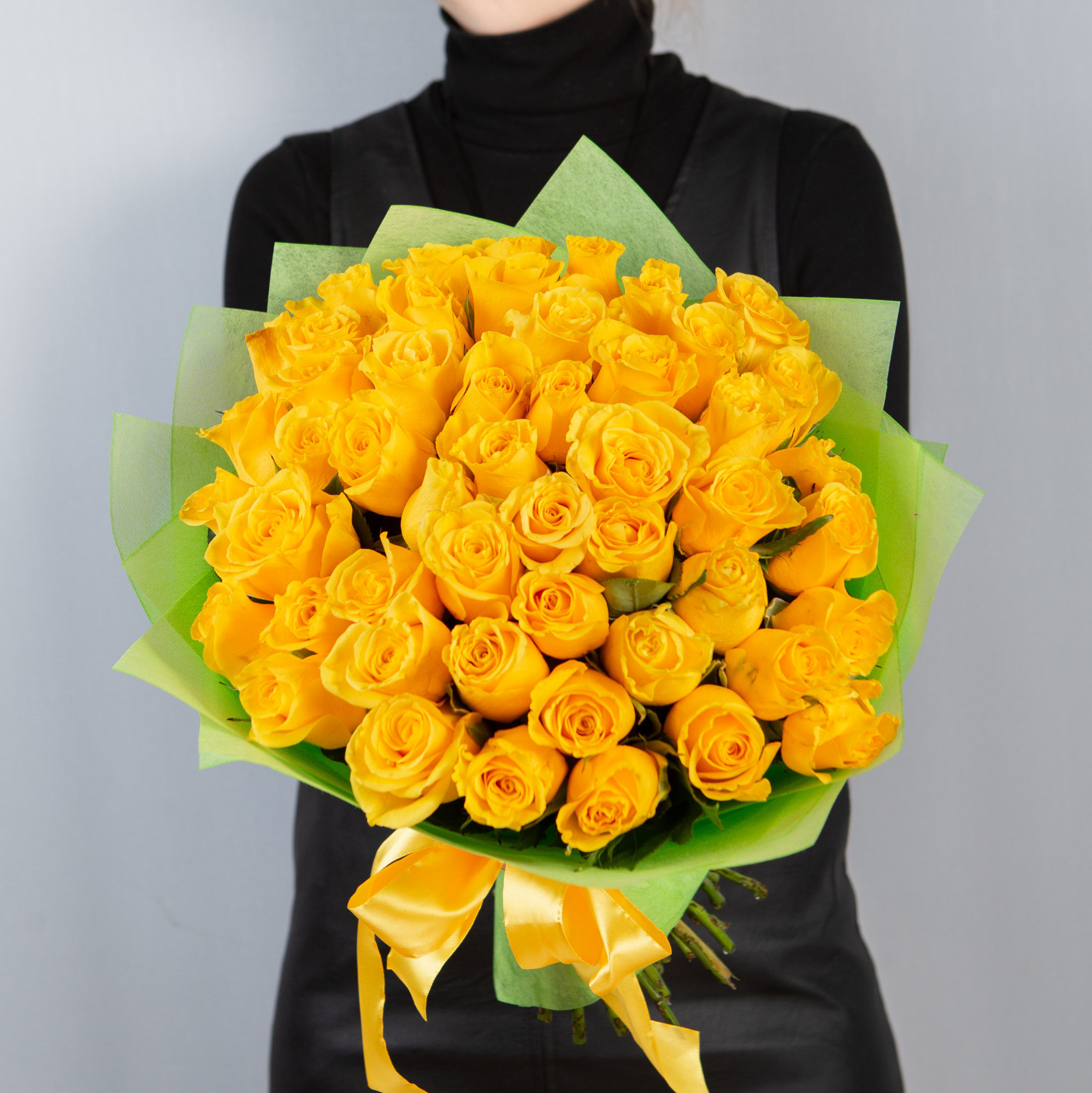 Букет 51 желтая роза Кения 40 см в упаковке