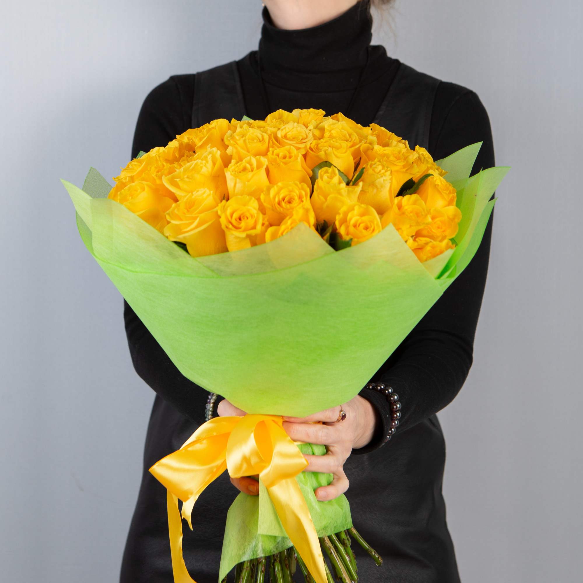 Букет 51 желтая роза Кения 40 см в упаковке