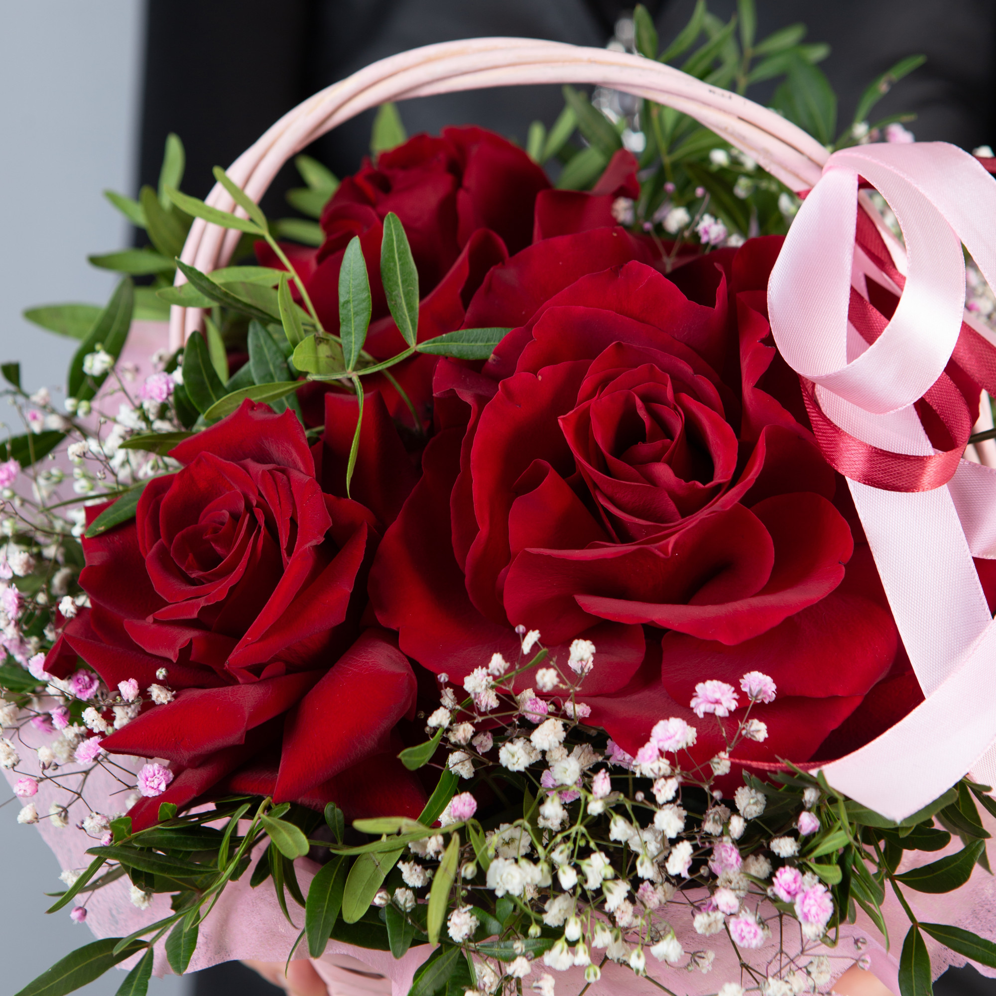 Романтическое признание в корзине