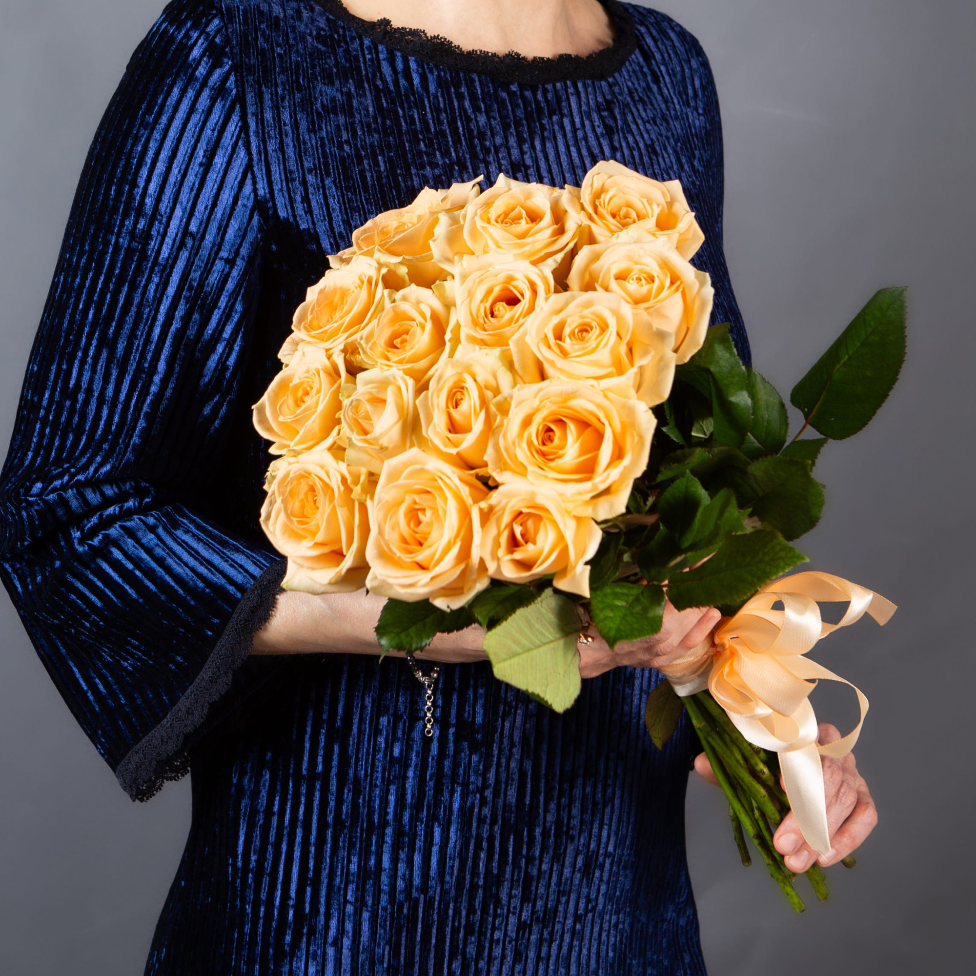 Букет 15 кремовых роз 40 см