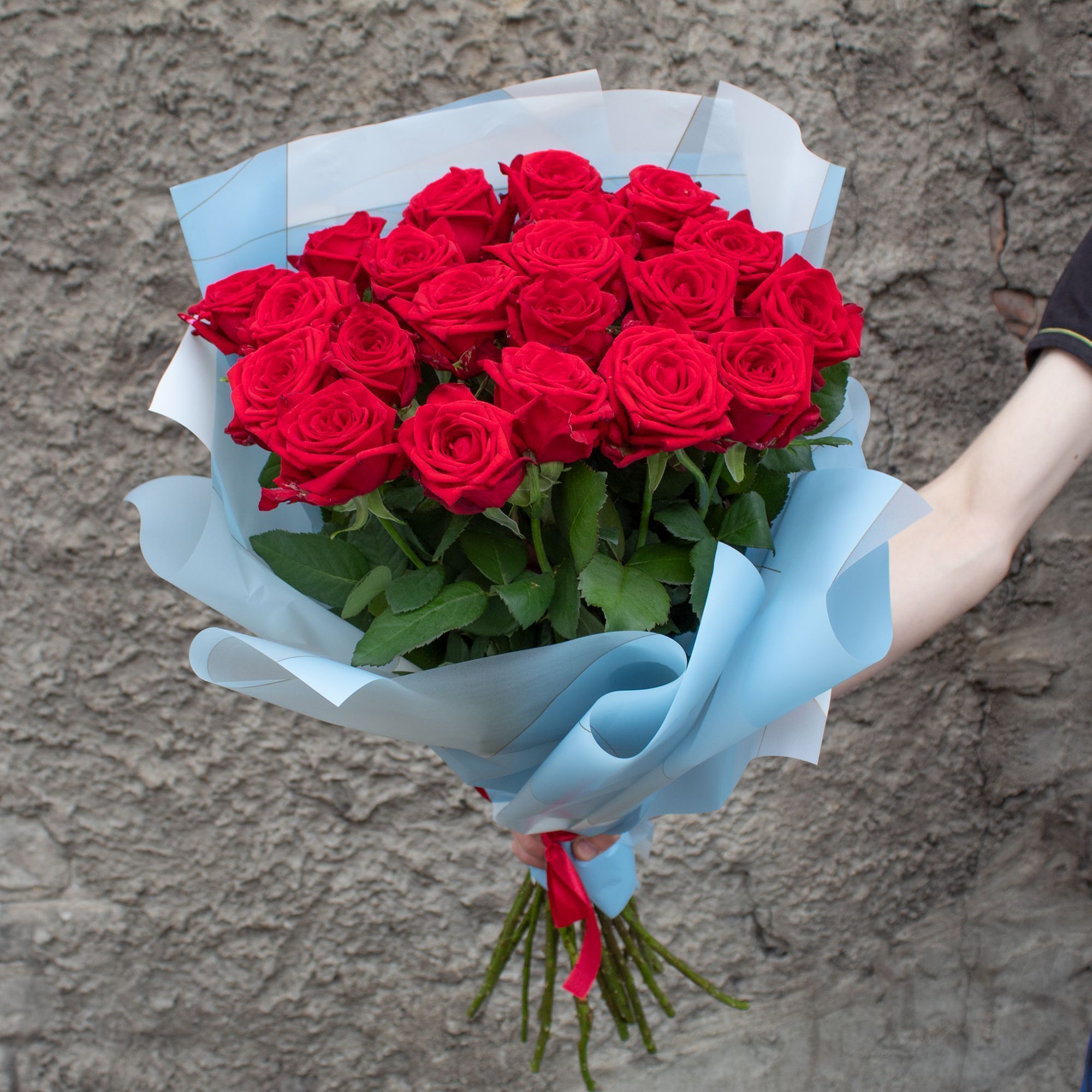 Букет 21 красная роза 70см