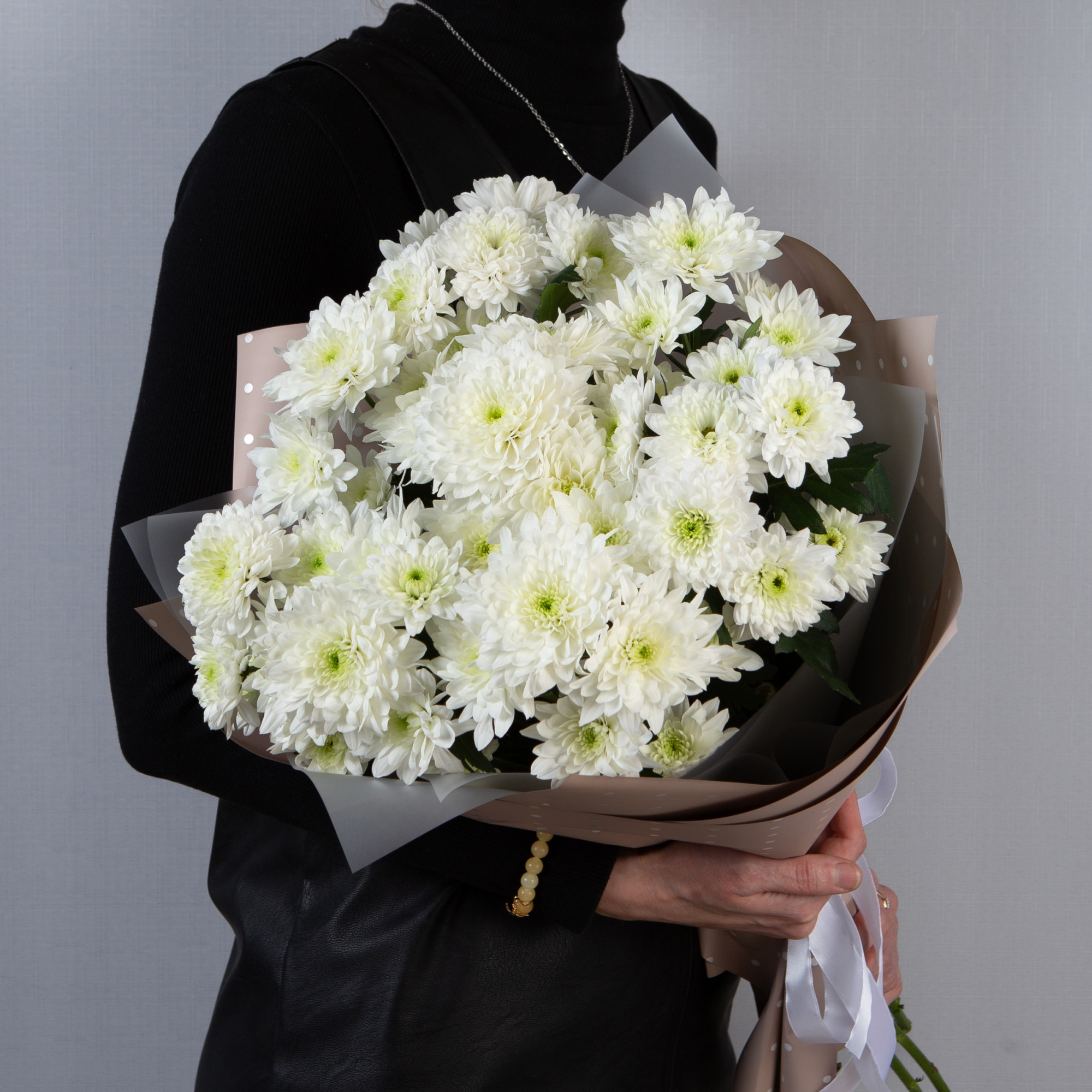 Букет 9 белых кустовых хризантем