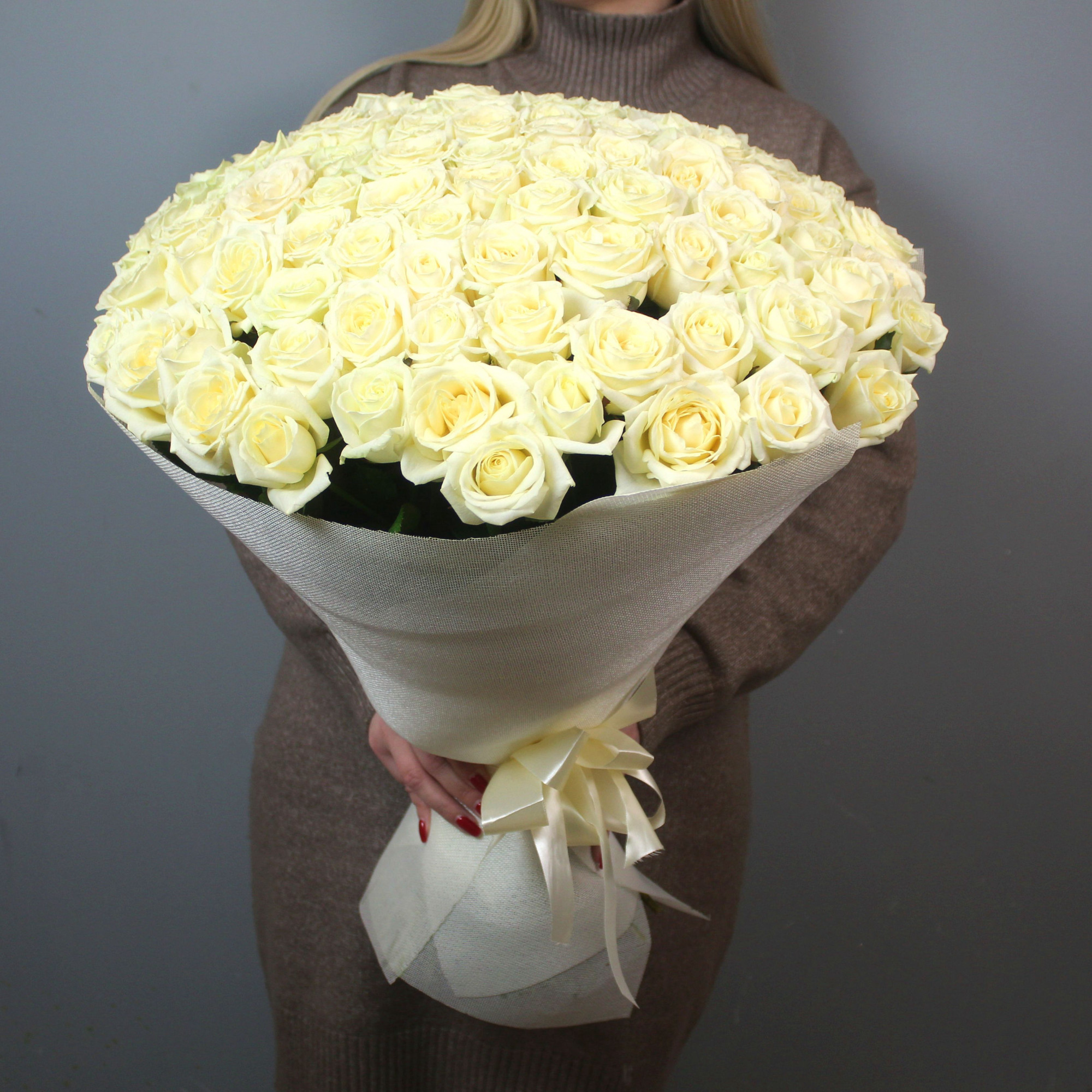 Букет 101 белая роза 70см