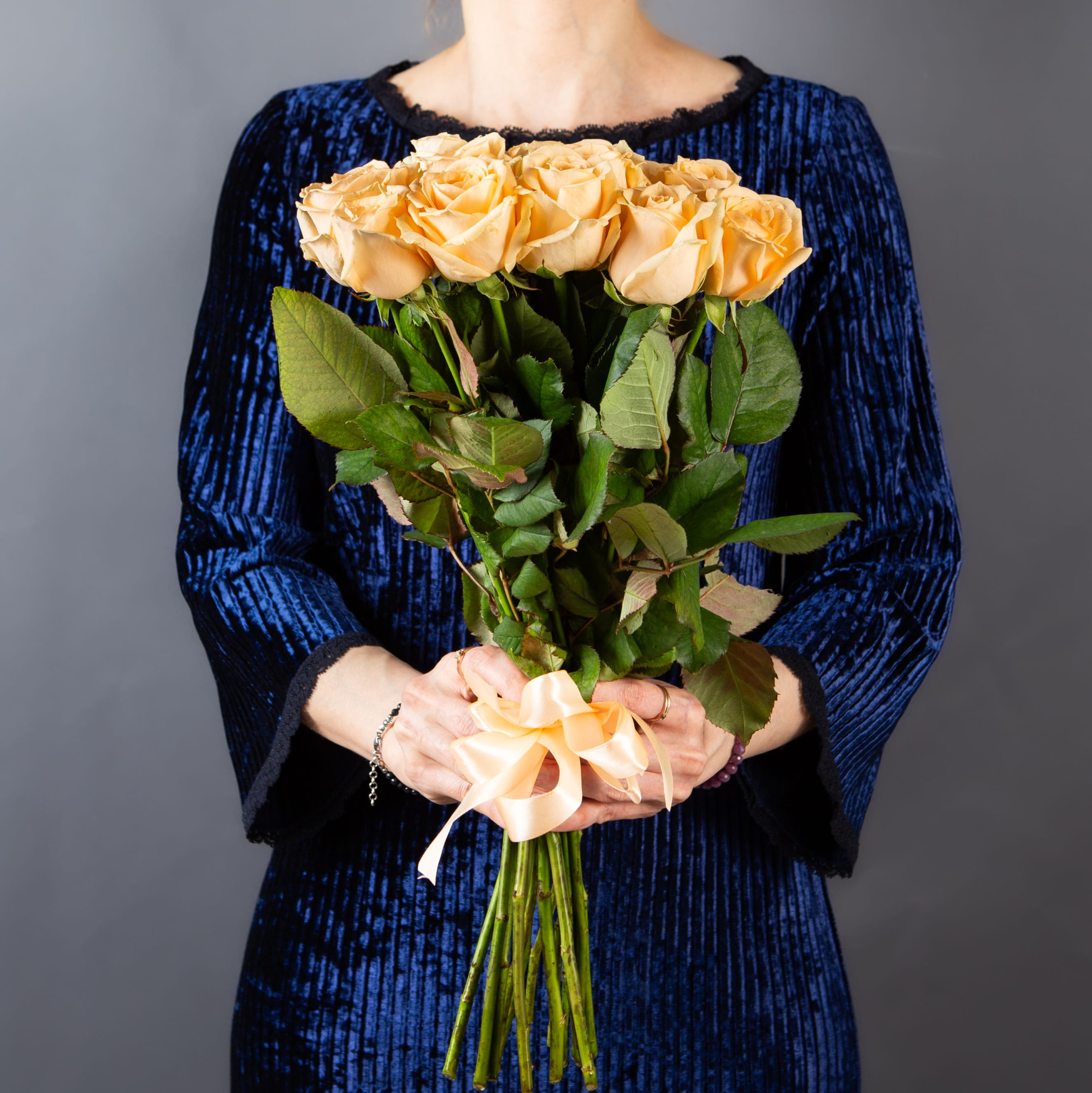 Букет 15 кремовых роз 40 см