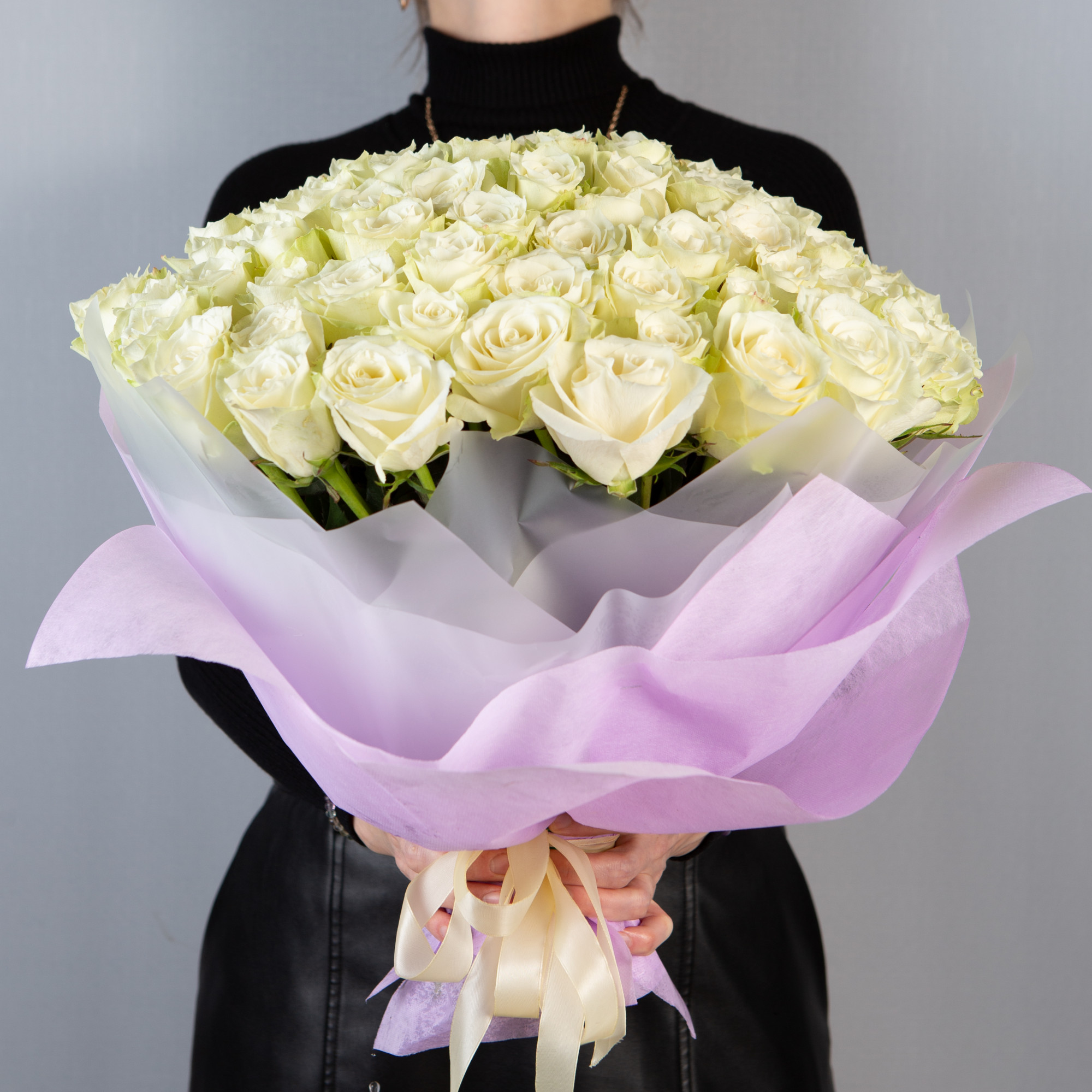 Букет 101 белая роза Кения  40 см  в упаковке