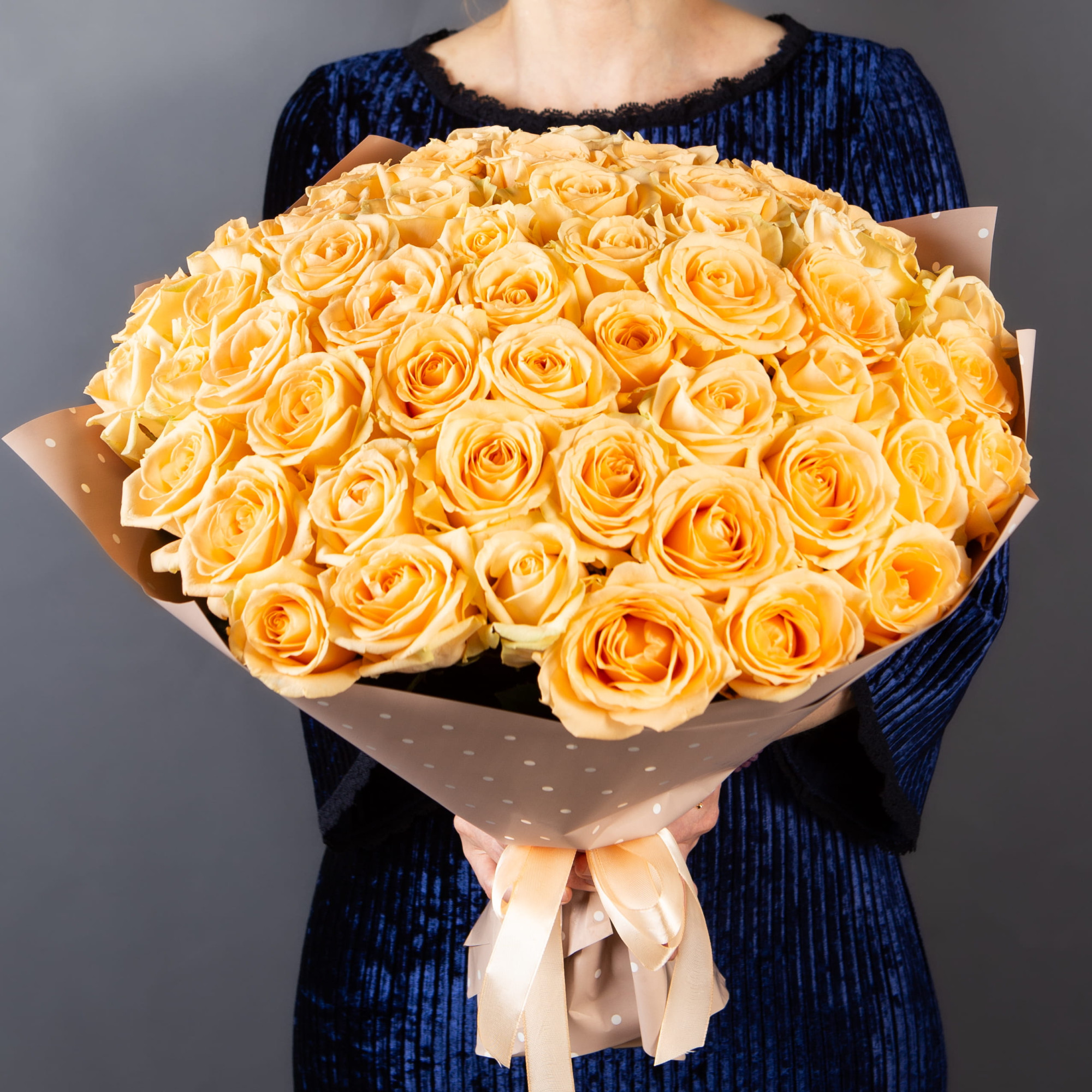 Букет 55 кремовых роз 40 см