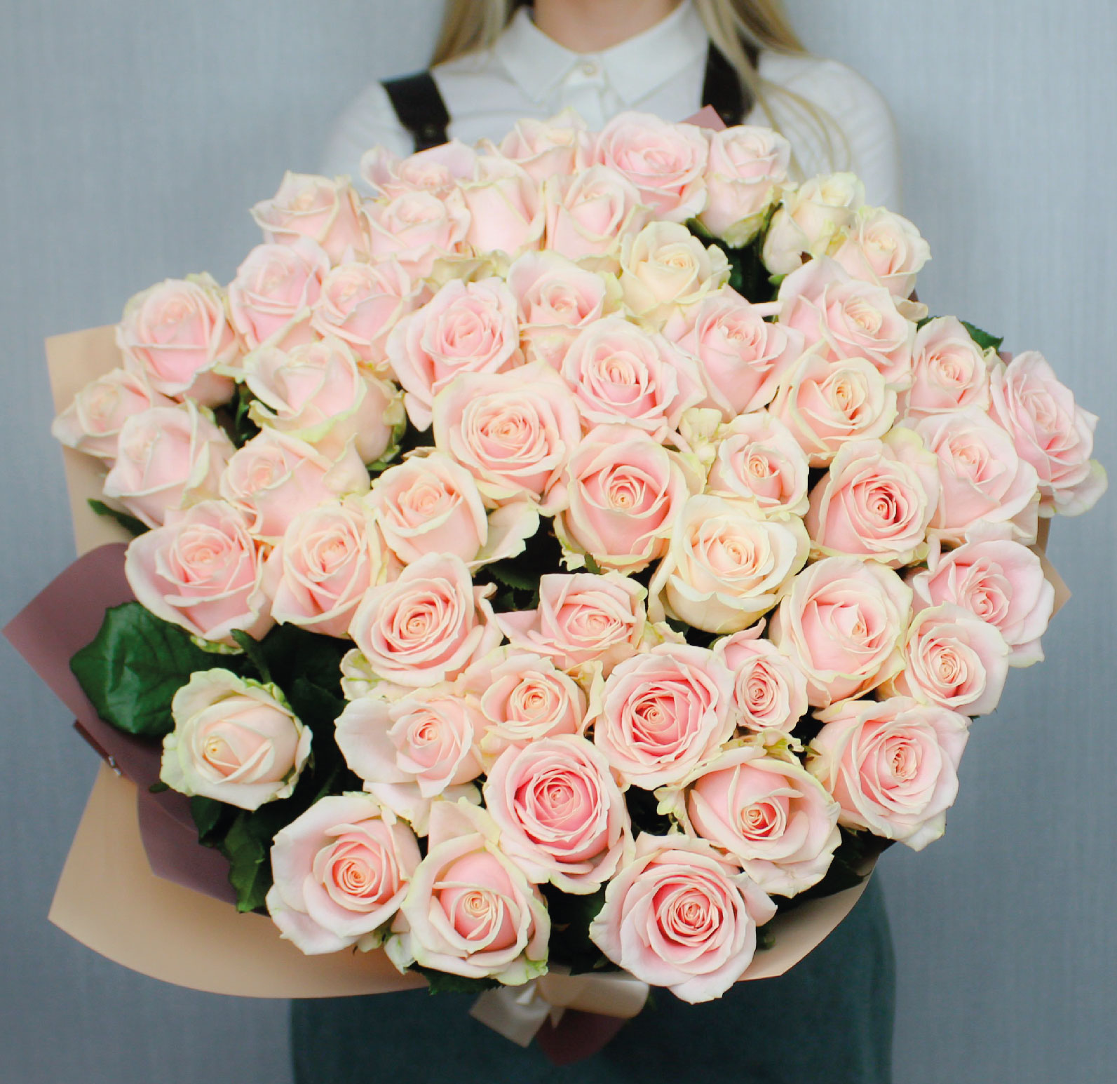 Букет 51 нюдовая роза 70см