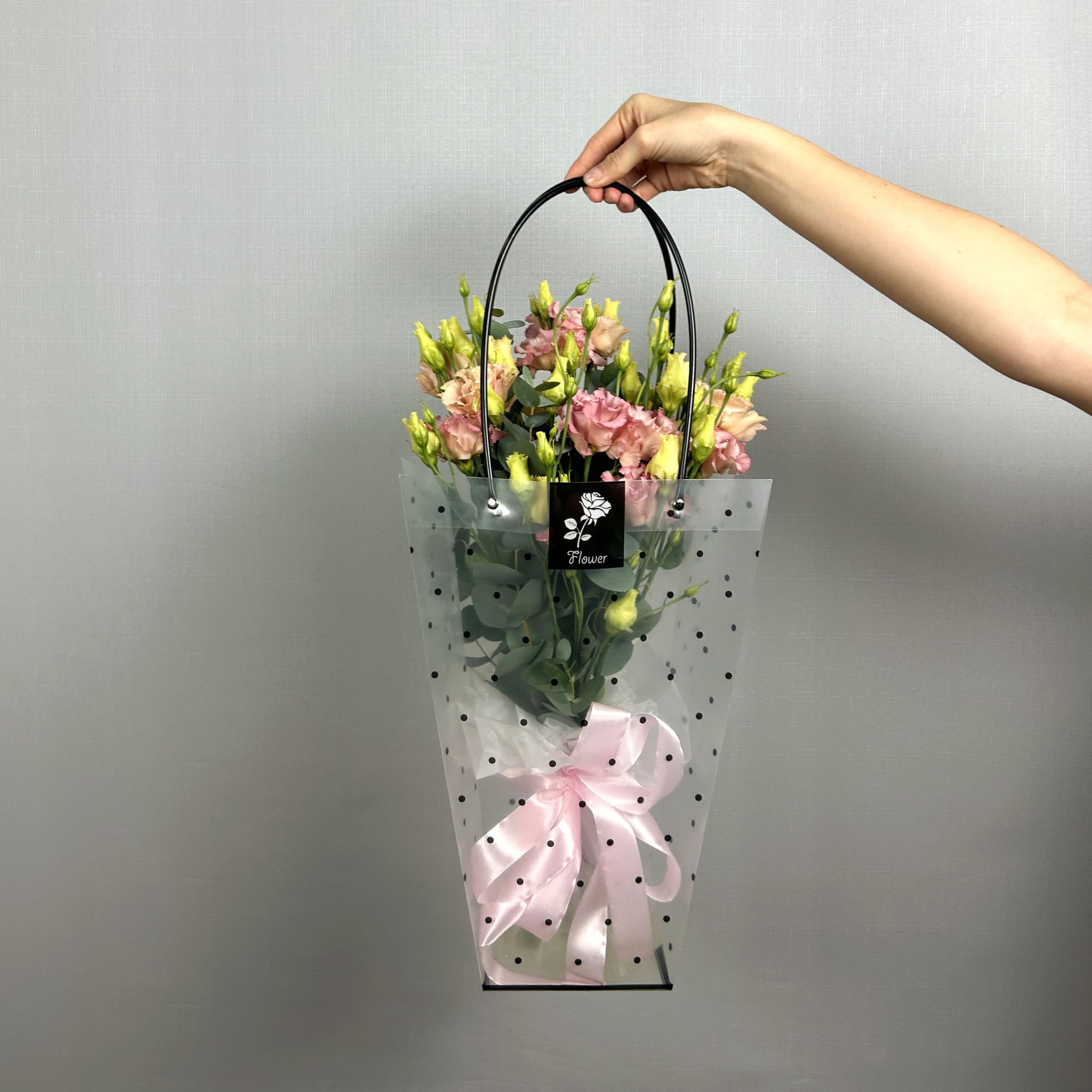 Букет из 3 розовых эустом в сумочке