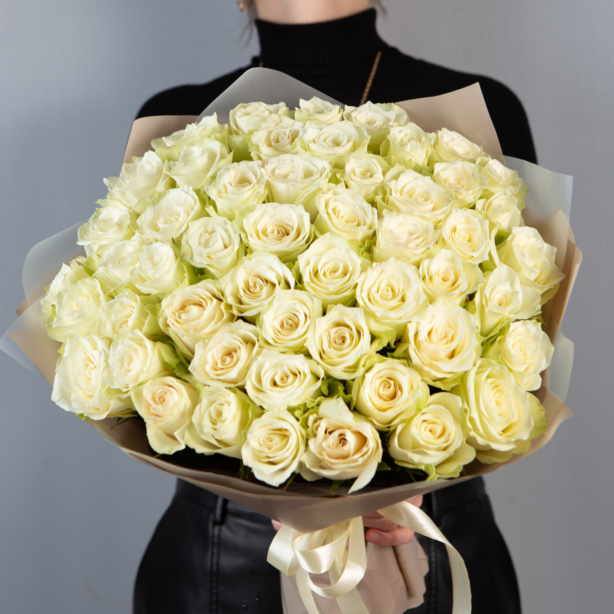 Букет 51 белая роза Кения 40 см в  упаковке