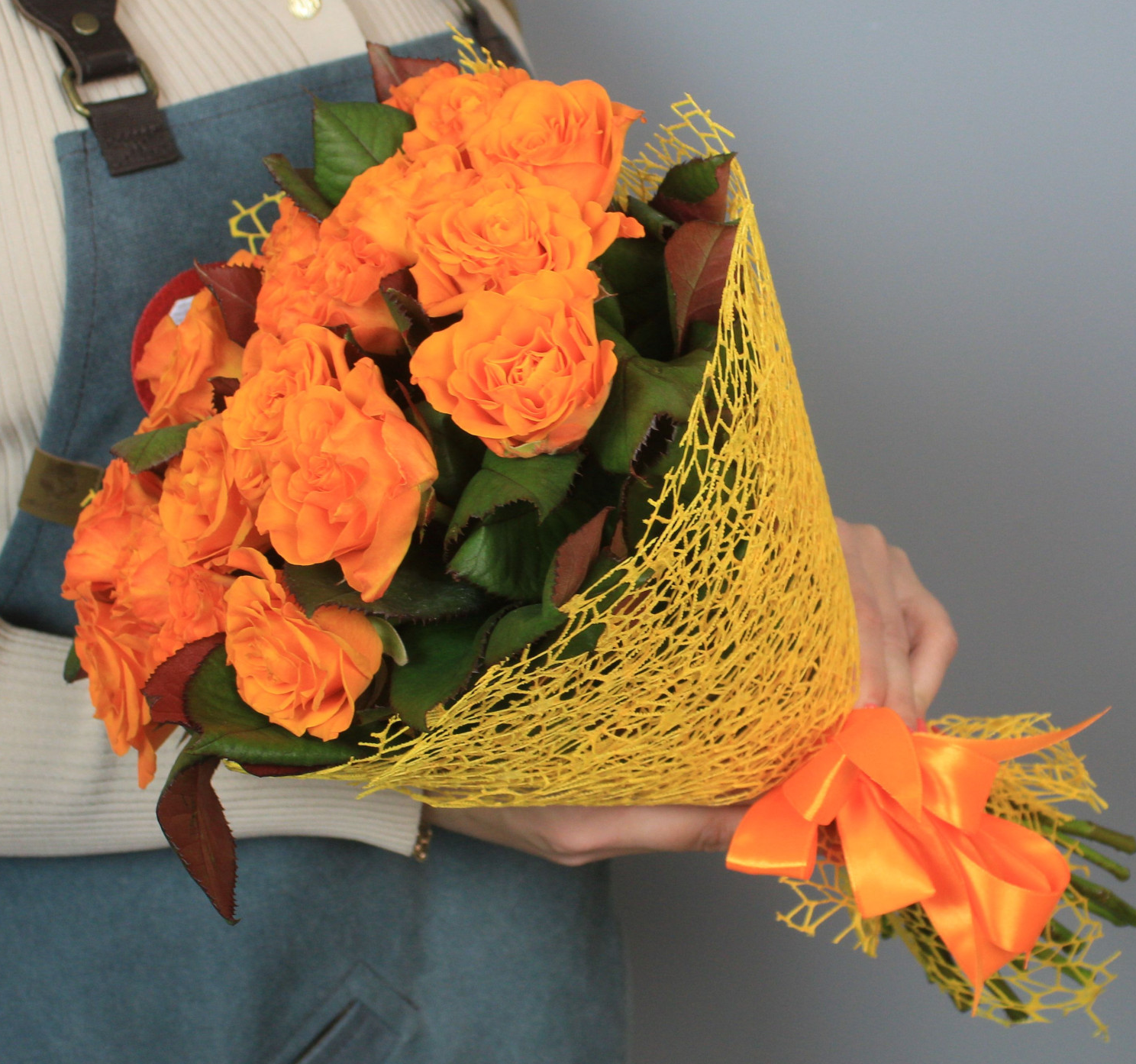 Букет 21 оранжевая роза 50см