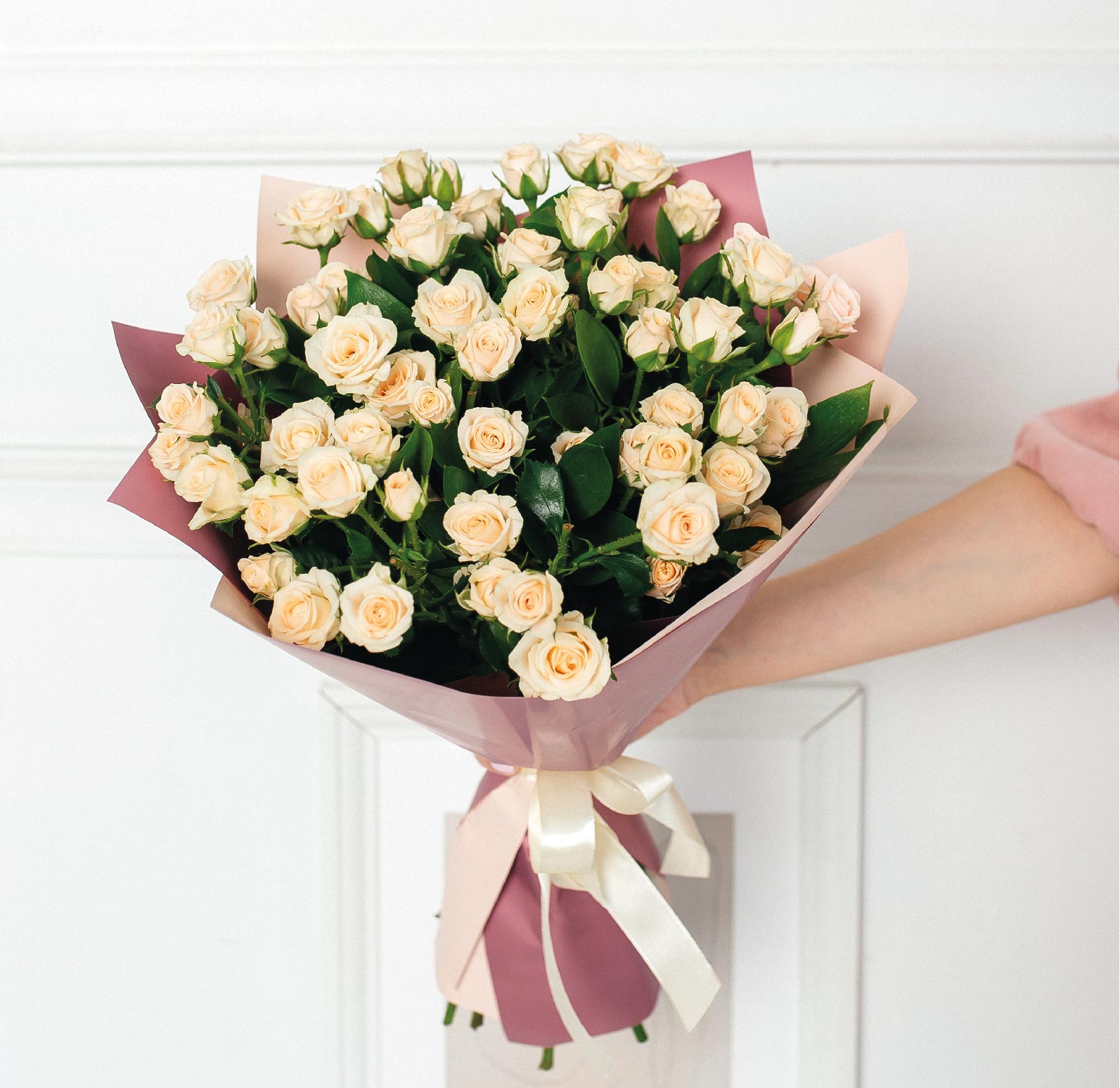 Букет 21 кремовая кустовая роза