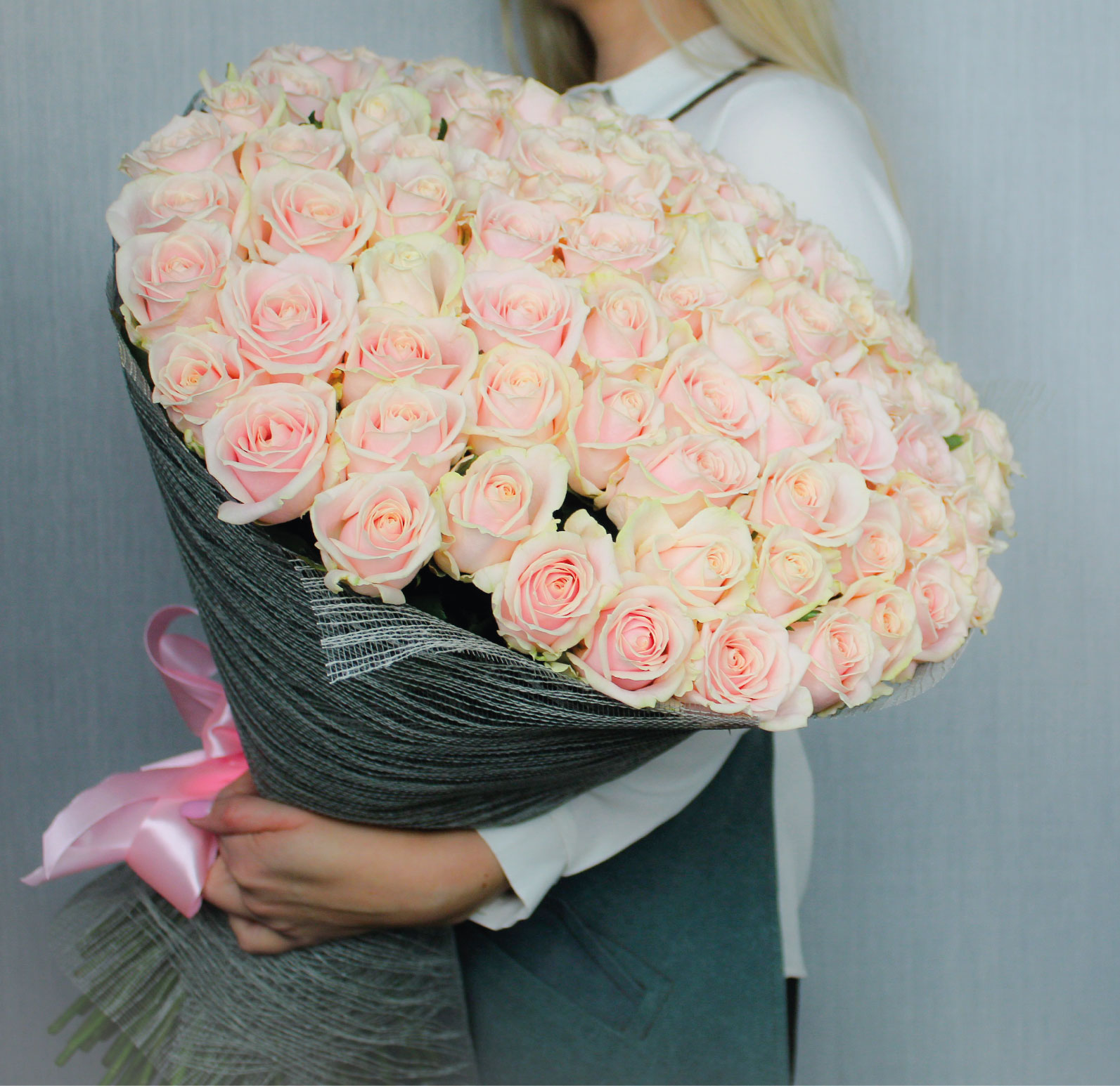 Букет 101 нюдовая роза 70 см