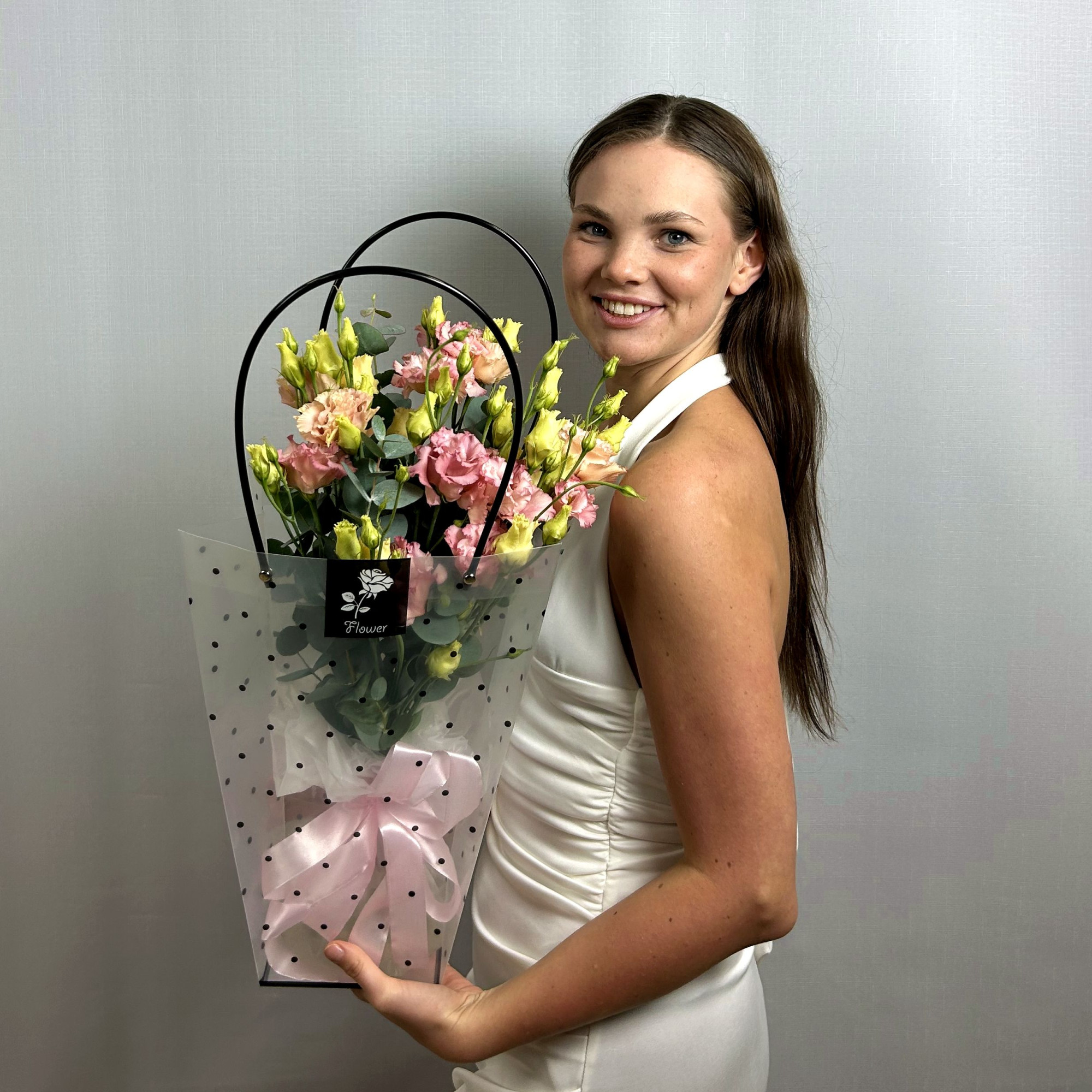 Букет из 3 розовых эустом в сумочке