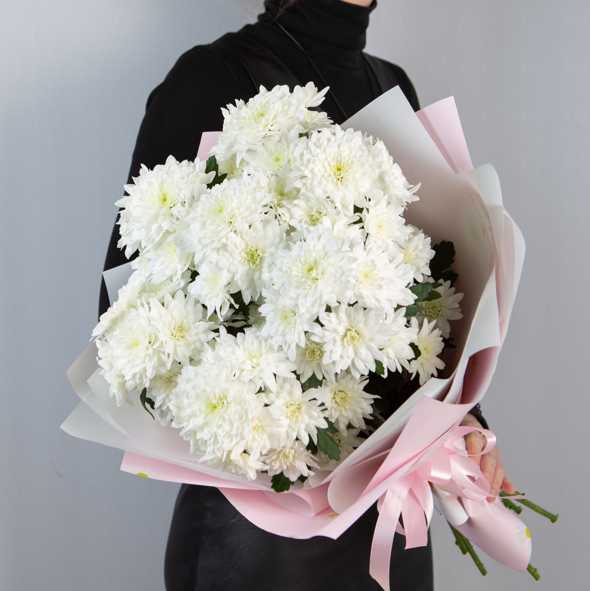 Букет из 7 белых кустовых хризантем