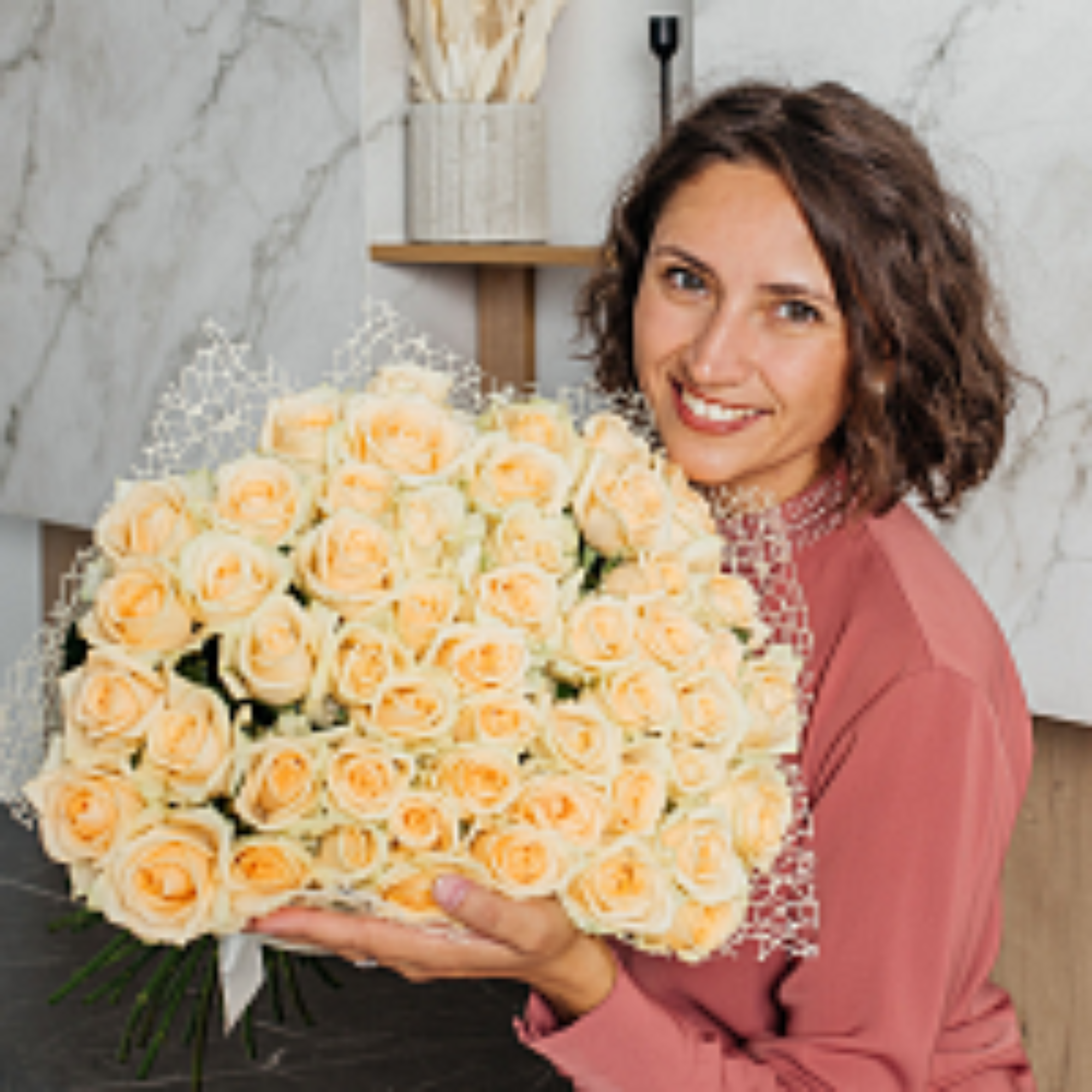 Букет 51 кремовая роза 40см.