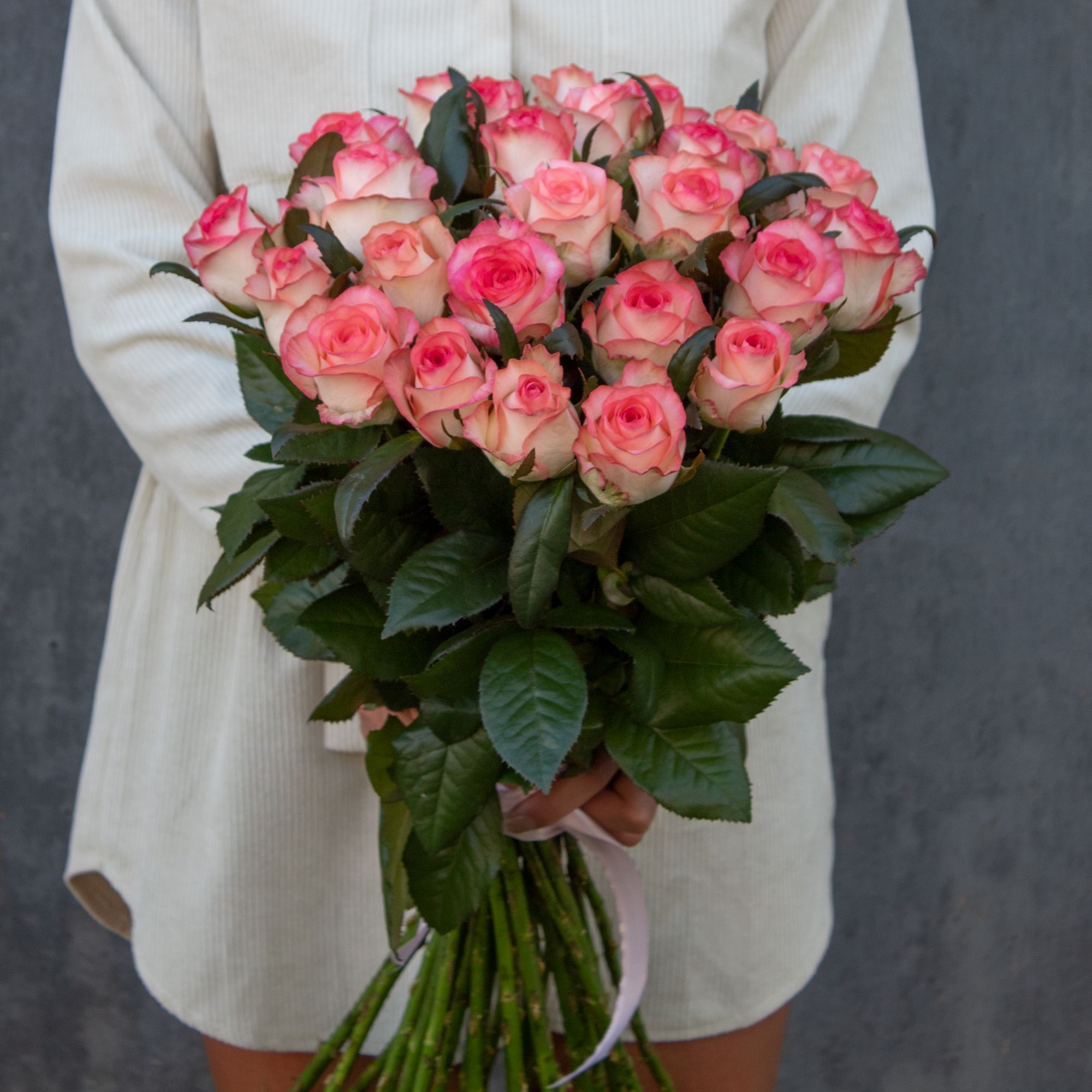 25 розовых роз 70 см