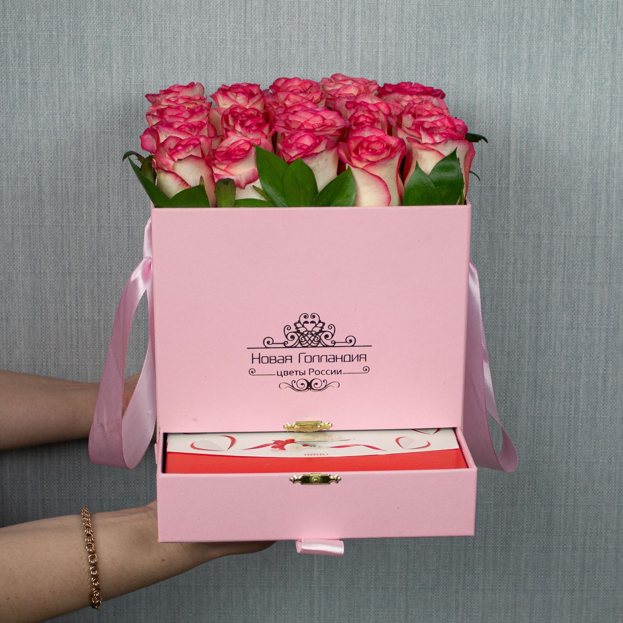 Розовая коробка шкатулка 25 розовых роз Raffaello в подарок LUX
