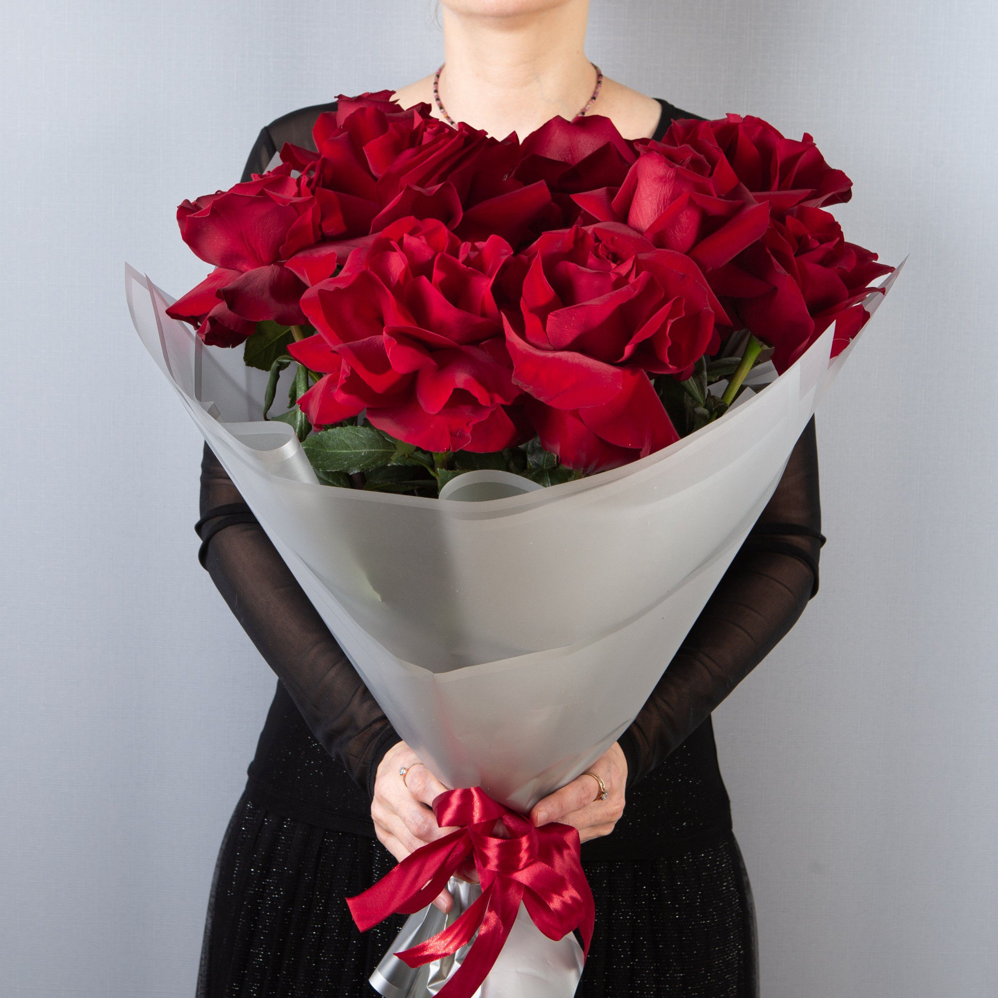 Букет 11 красных французских роз Пантера