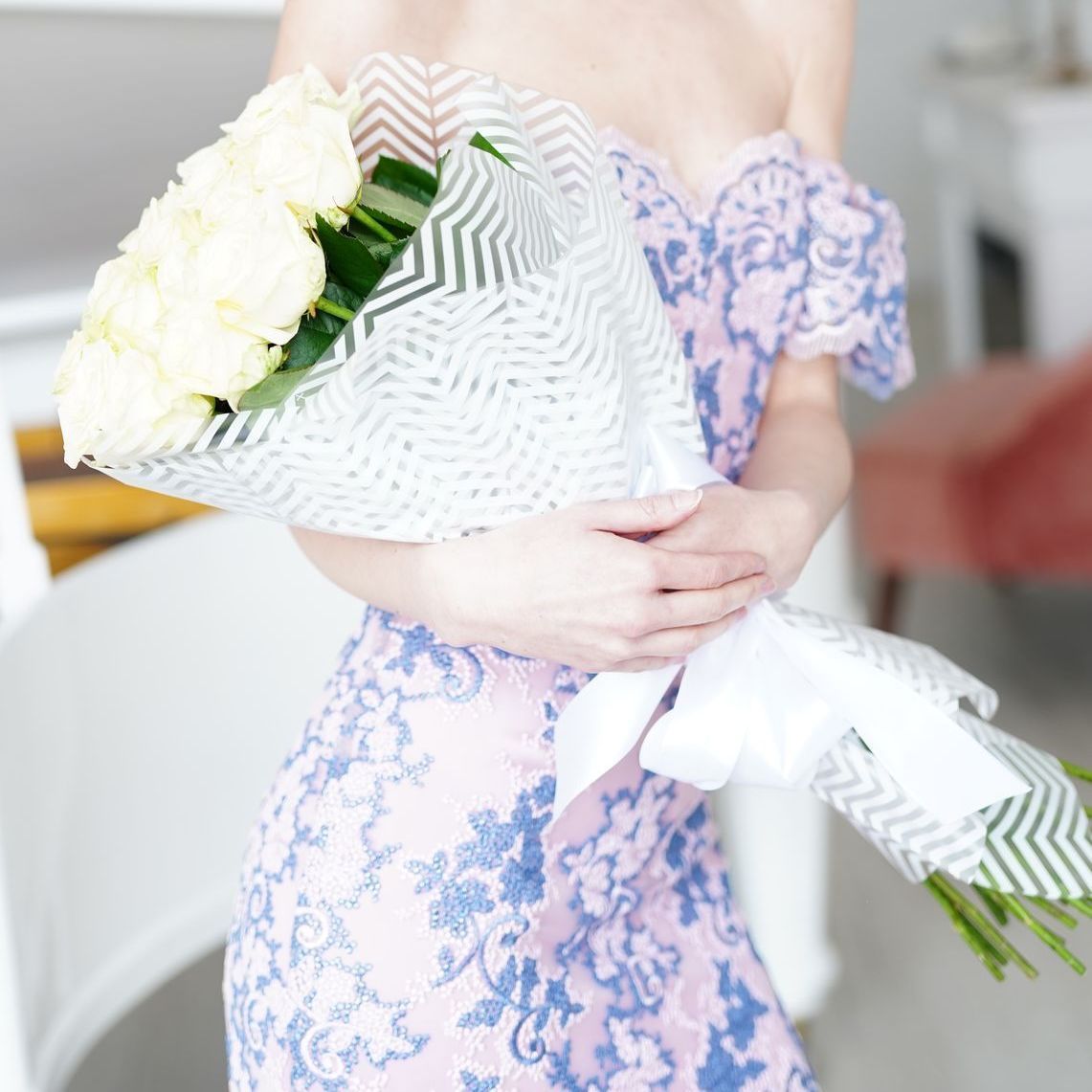 Букет 21 белая роза 70 см