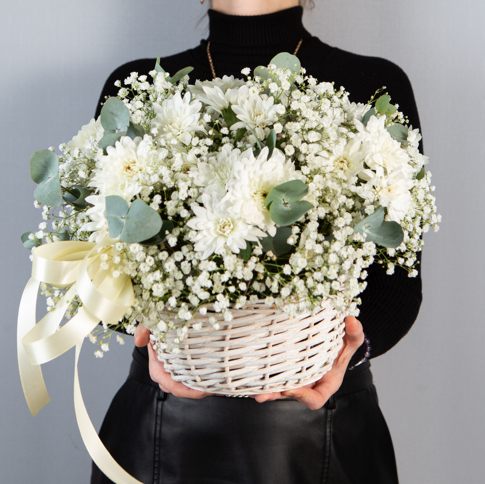 Хризантемы в корзине