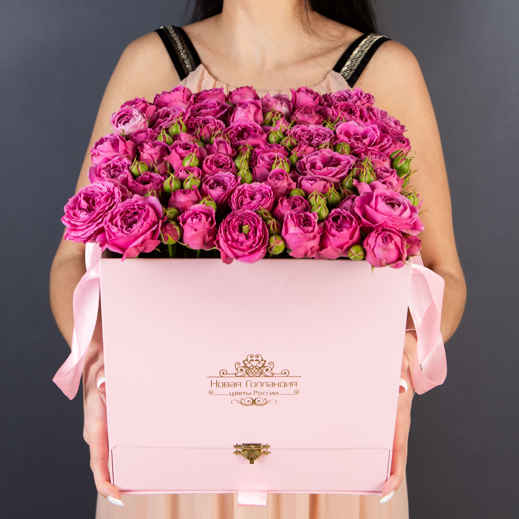 Розовая коробка-шкатулка с розовой кустовой пионовидной розой №626