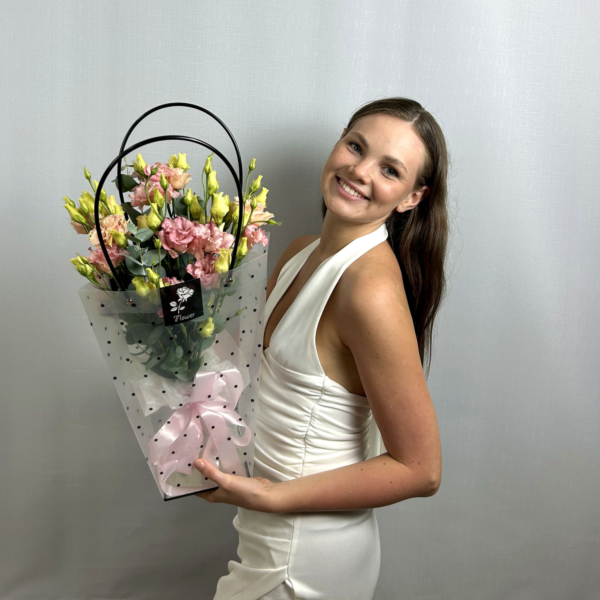 Букет из 3 розовых эустом в сумочке