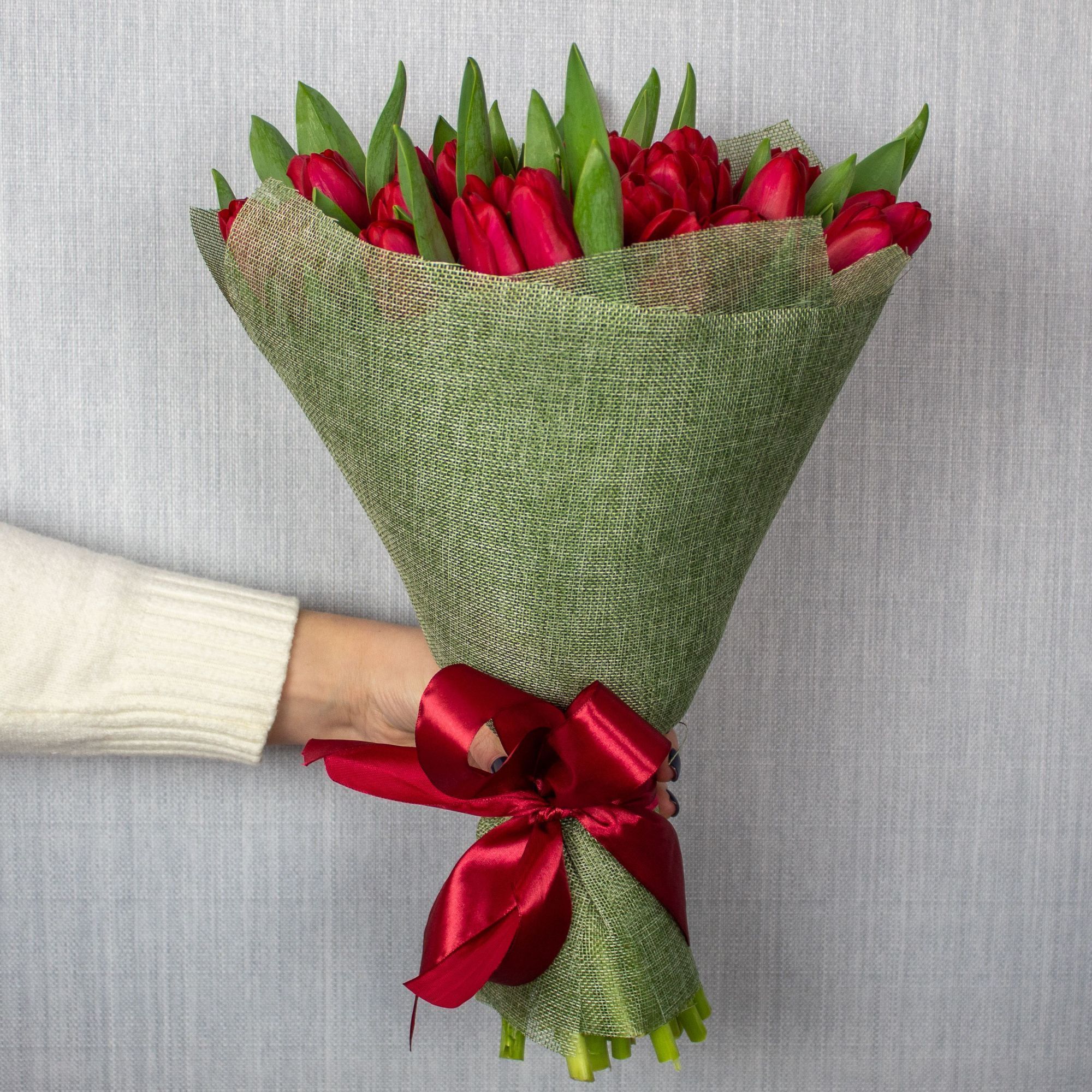 Букет 35 красных тюльпанов-8