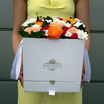 Коробка квадратная большая белая Акция