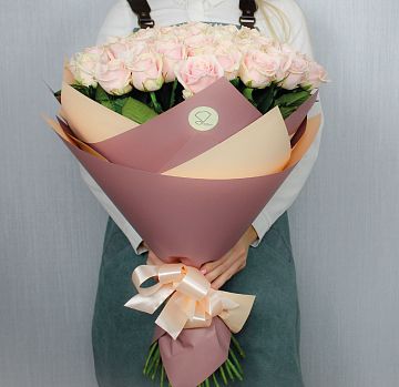 Букет 51 нюдовая роза 60см