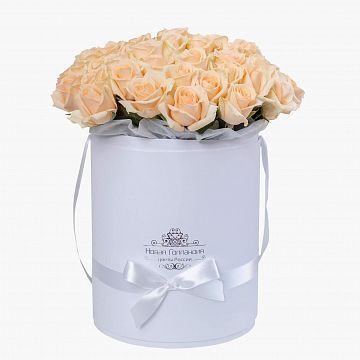 51 Кремовая роза в большой белой шляпной коробке №186